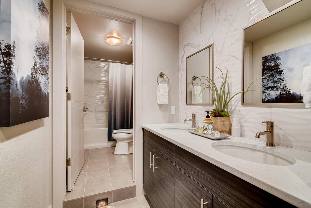844 Jerome St. (Unit 1) | Bathroom 5