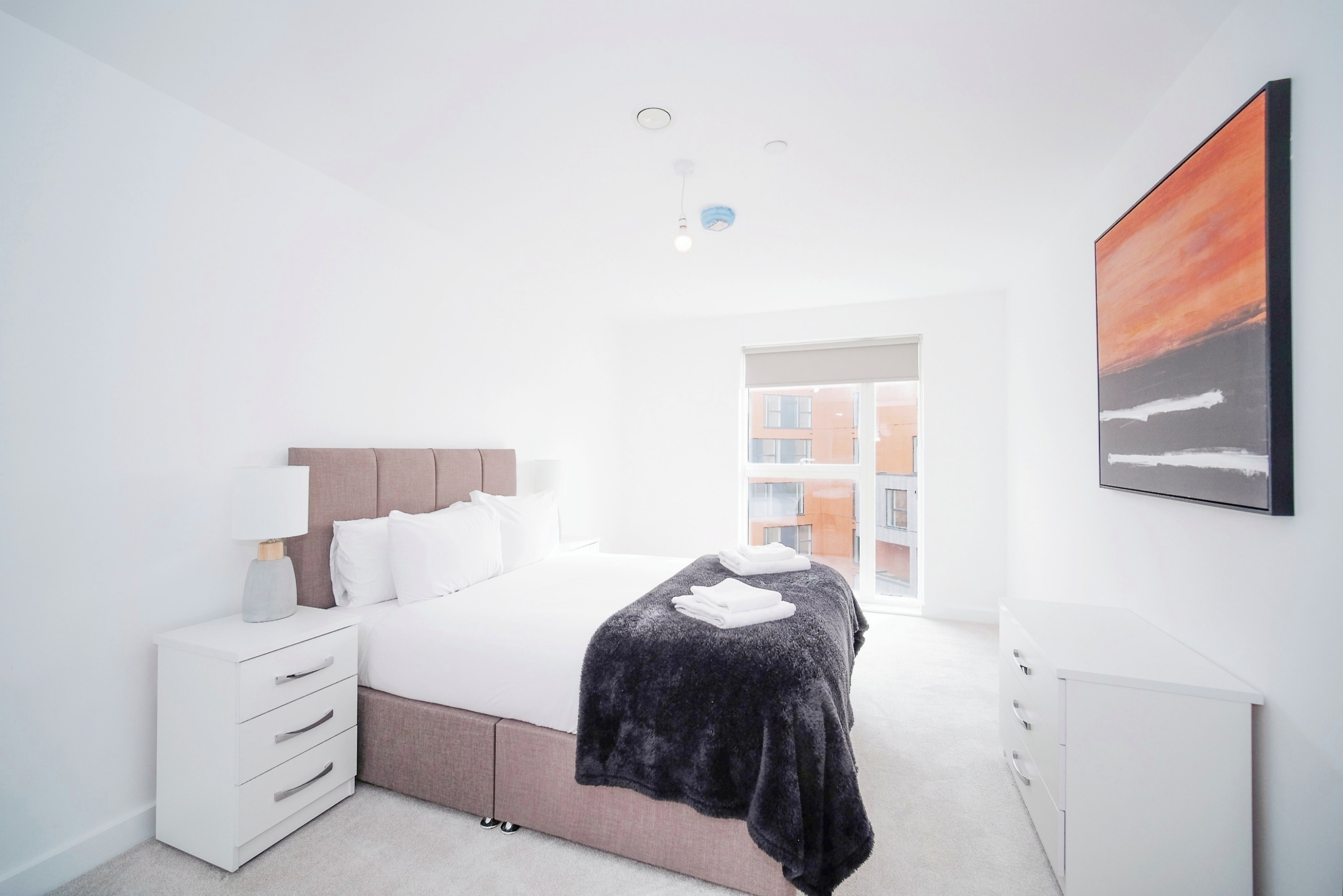 Property Image 2 - 1 Bed Serviced Apartment Bracknell, station 5 mins