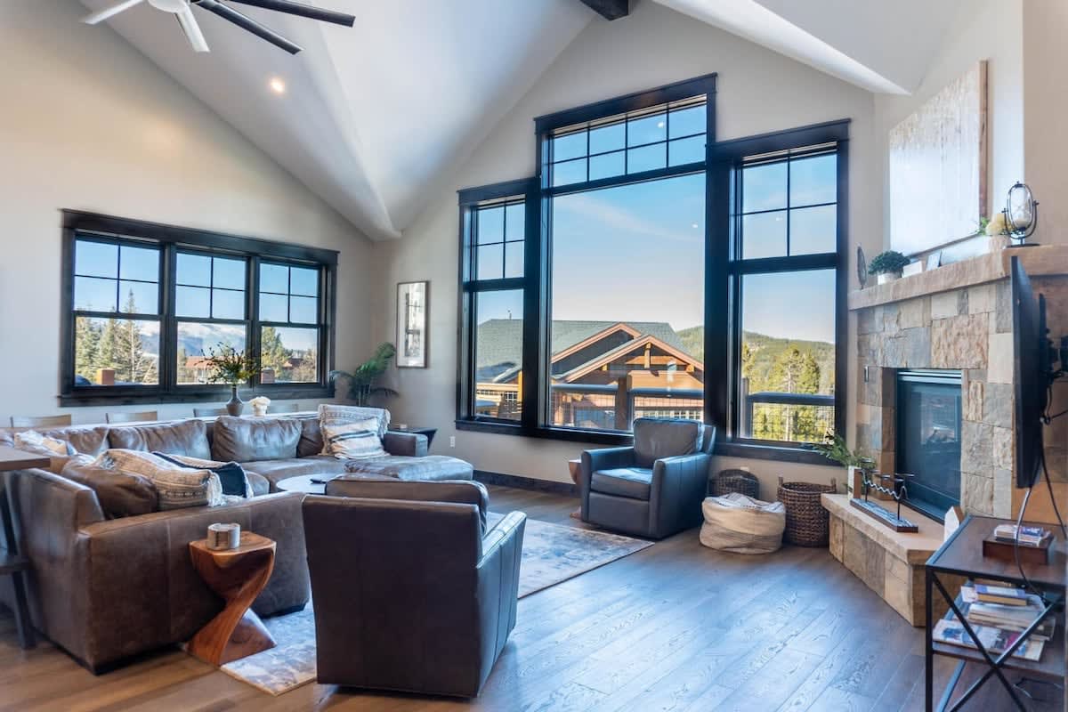 Relax in the upper-level living room on the large sectional sofa and armchair set as you warm up by the gas fireplace and take in the stunning mountain views from all directions.