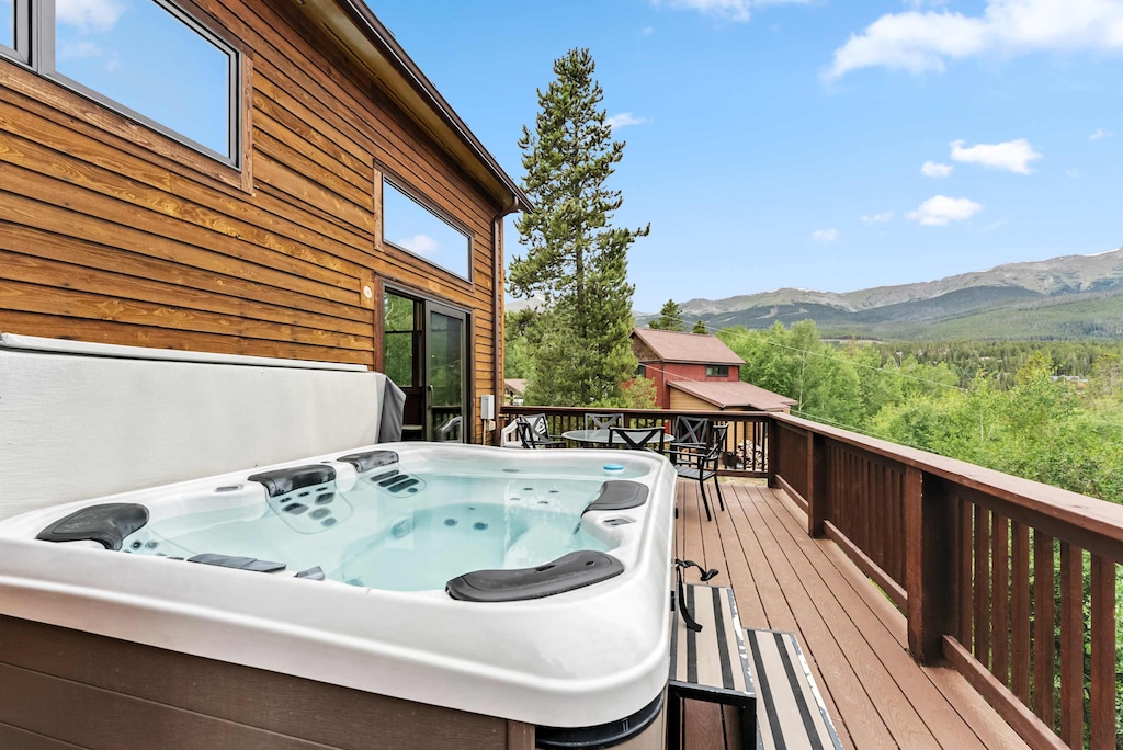 Hot tub: Private 6-person hot tub with panoramic mountain views