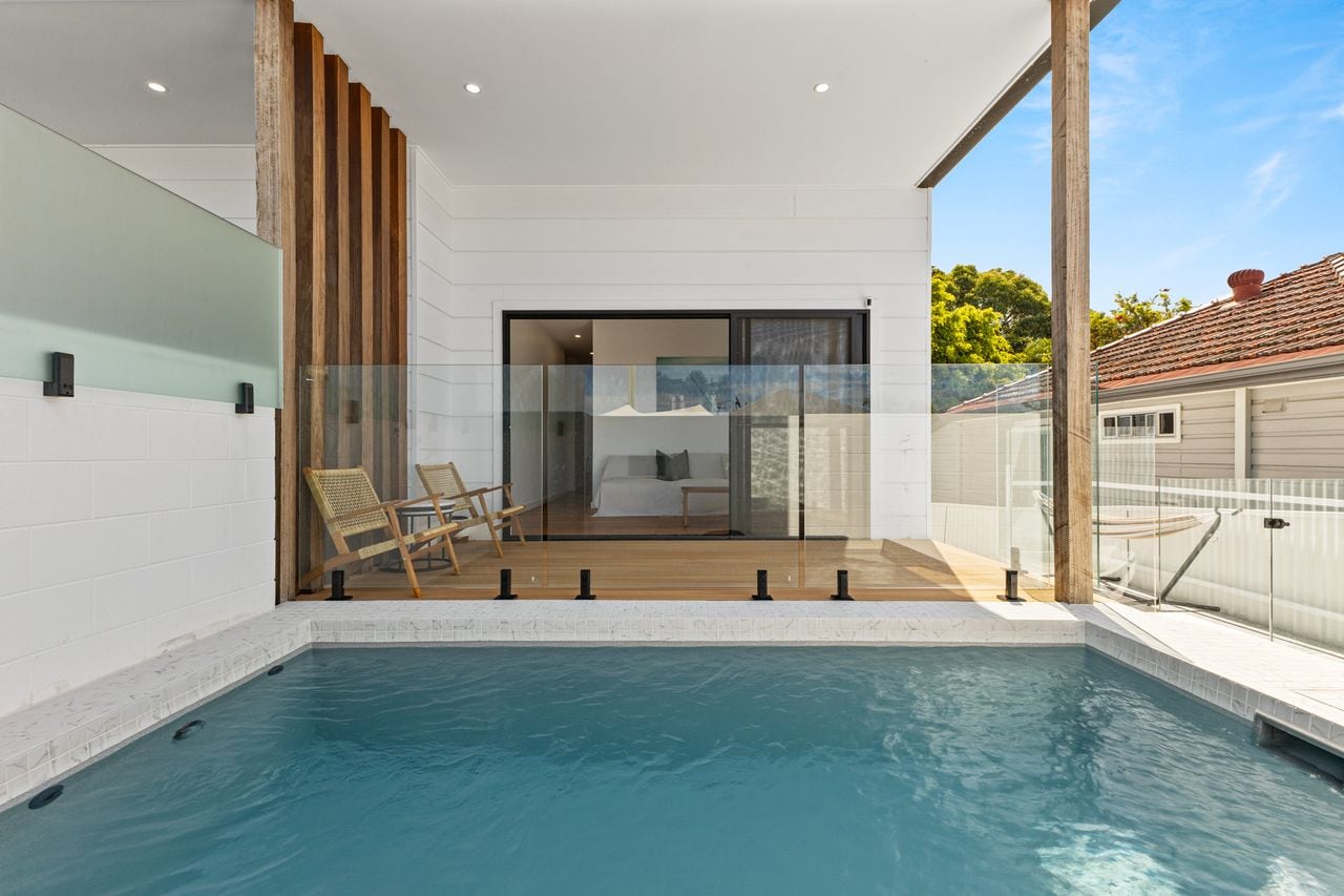 Property Image 1 - Luxe Oasis Adamstown