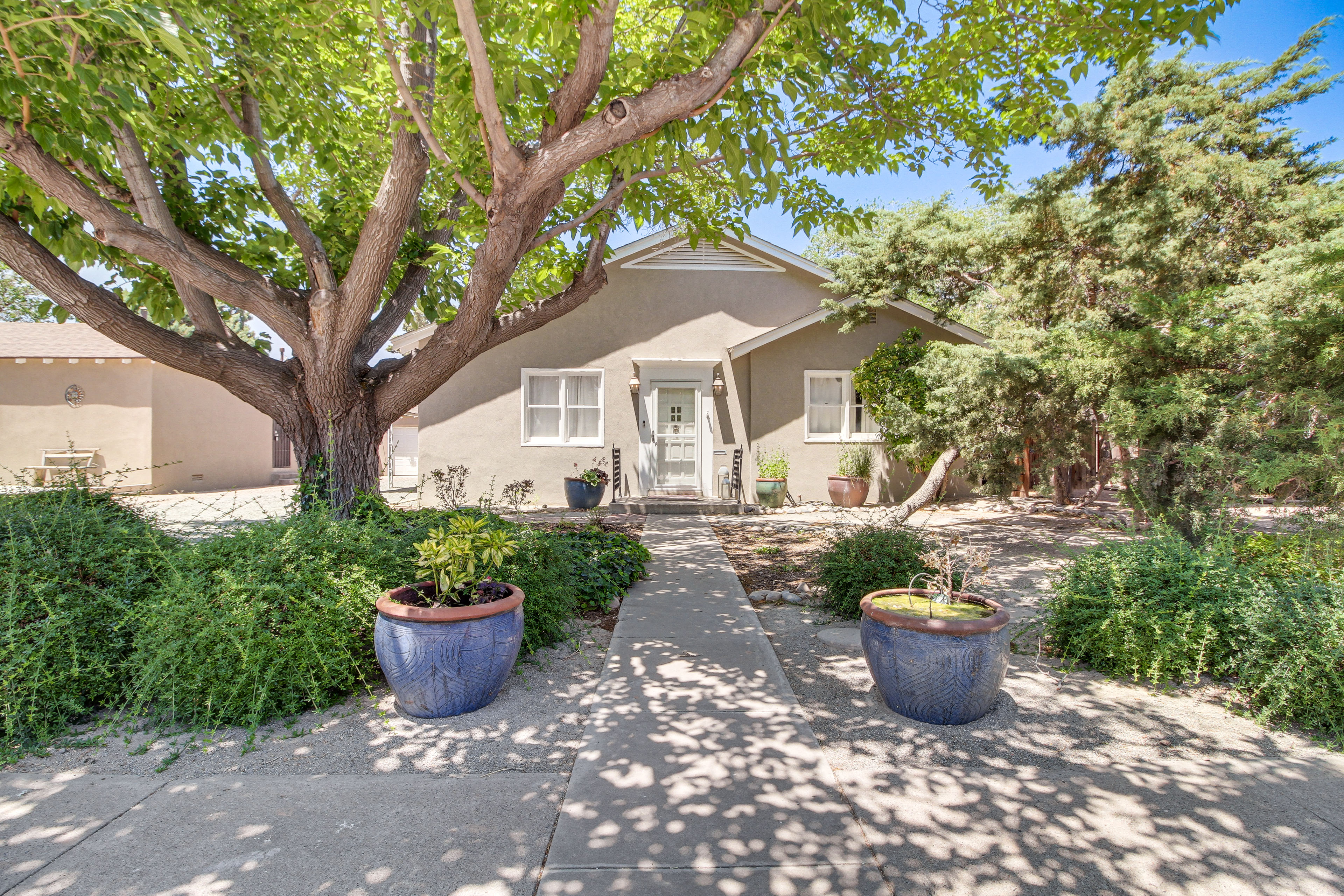 Albuquerque Adobe Cottage: Yard, Walkable Area