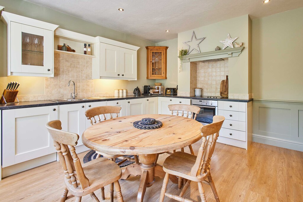 May Cottage, Middleton One Row - Host & Stay