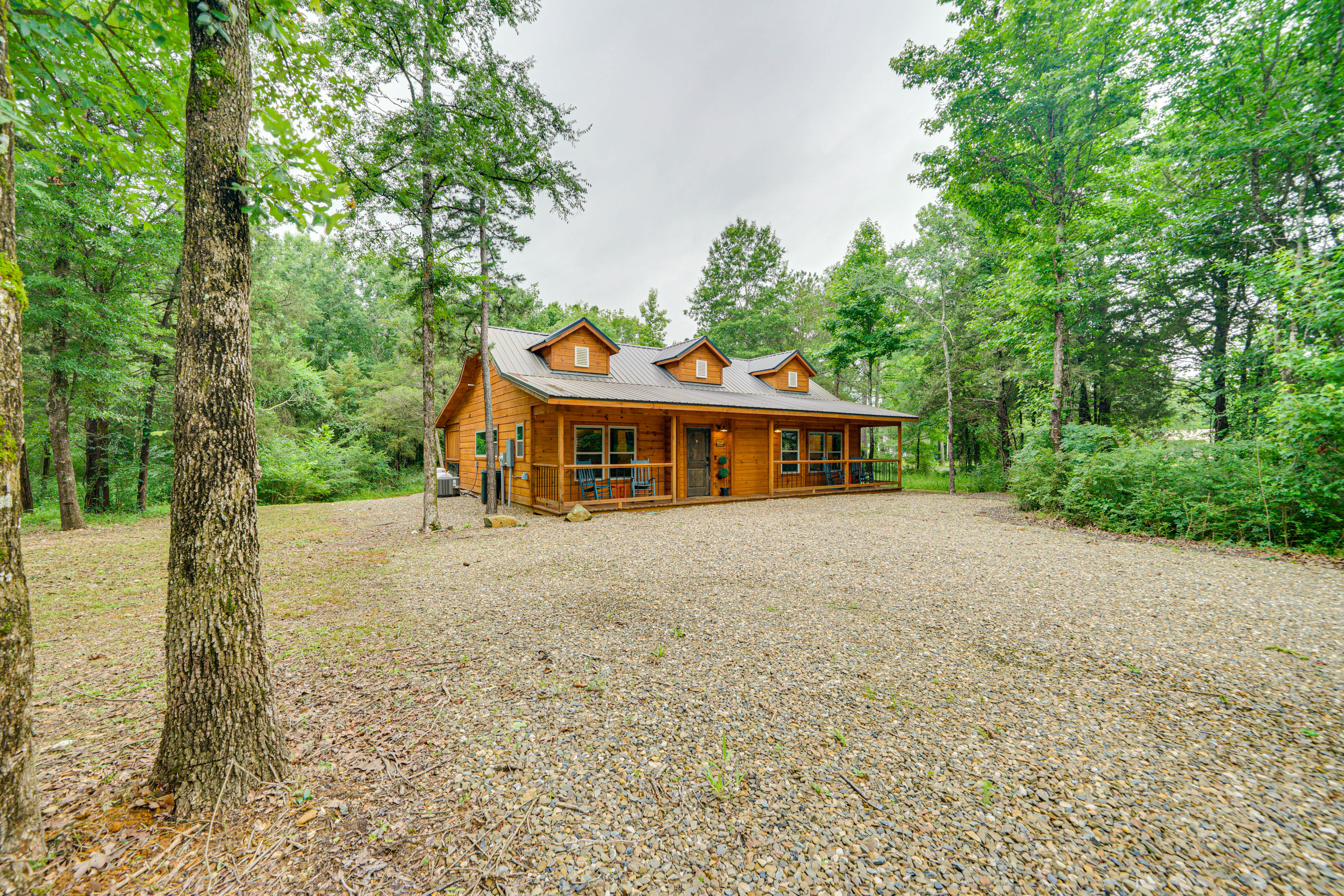 Property Image 2 - Broken Bow Cabin w/ Private Hot Tub: 14 Mi to Lake