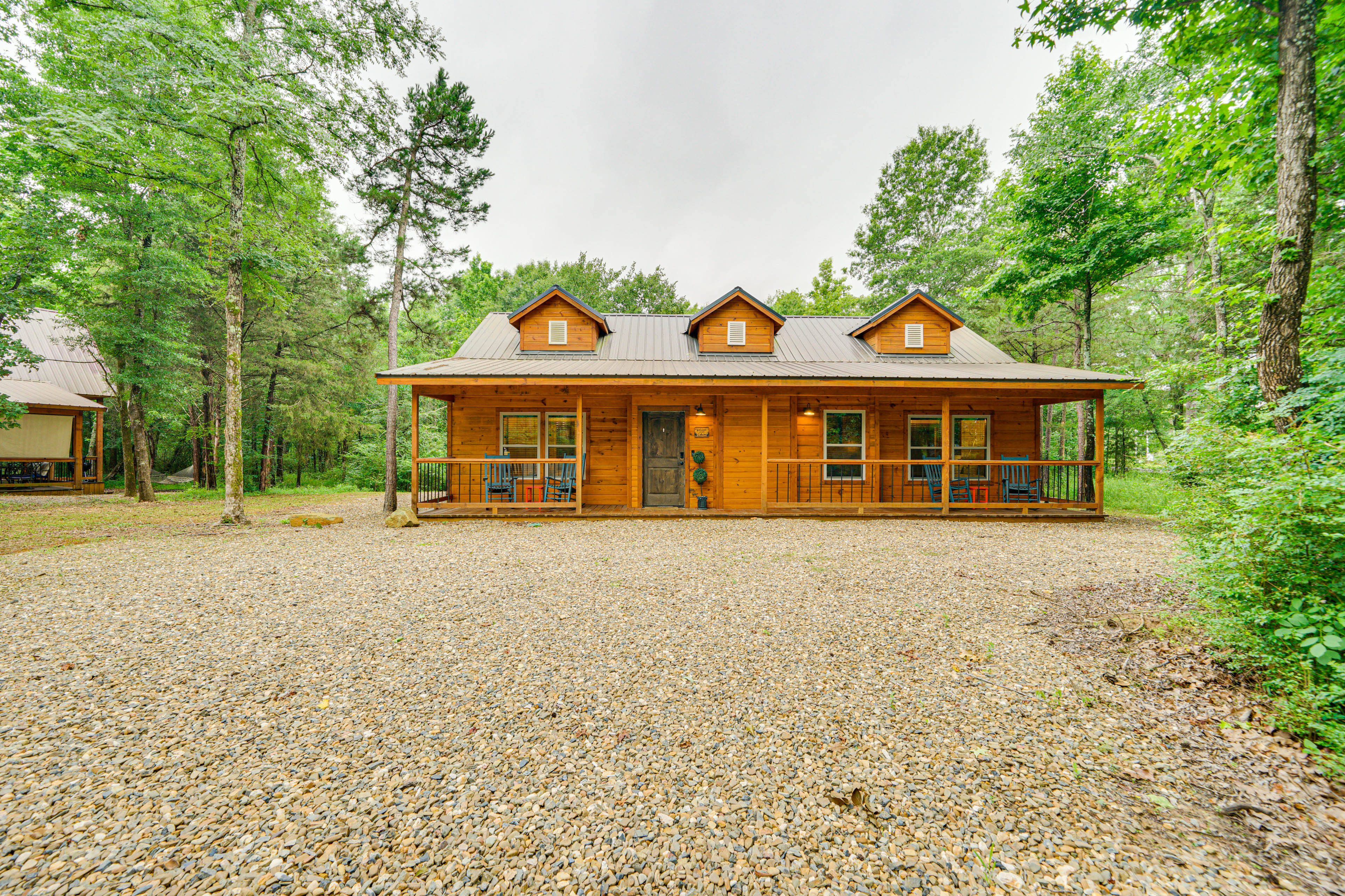 Property Image 1 - Broken Bow Cabin w/ Private Hot Tub: 14 Mi to Lake