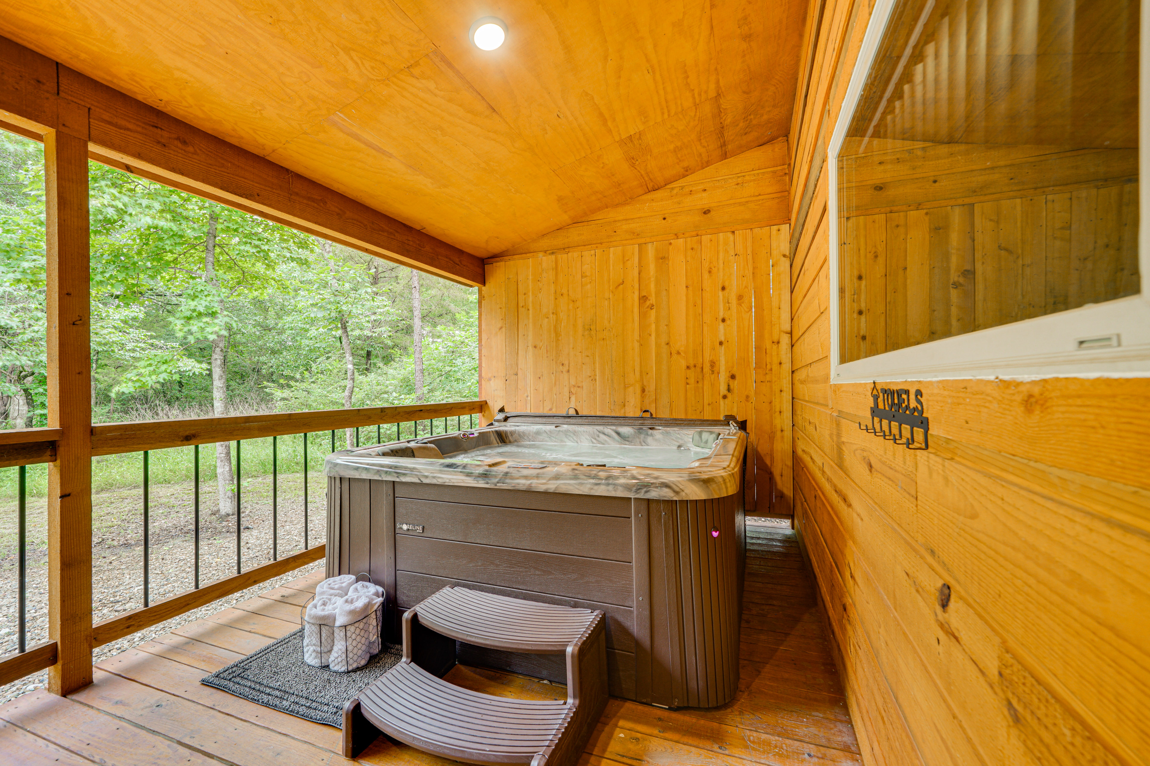 Property Image 2 - Broken Bow Cabin w/ Private Hot Tub: 14 Mi to Lake