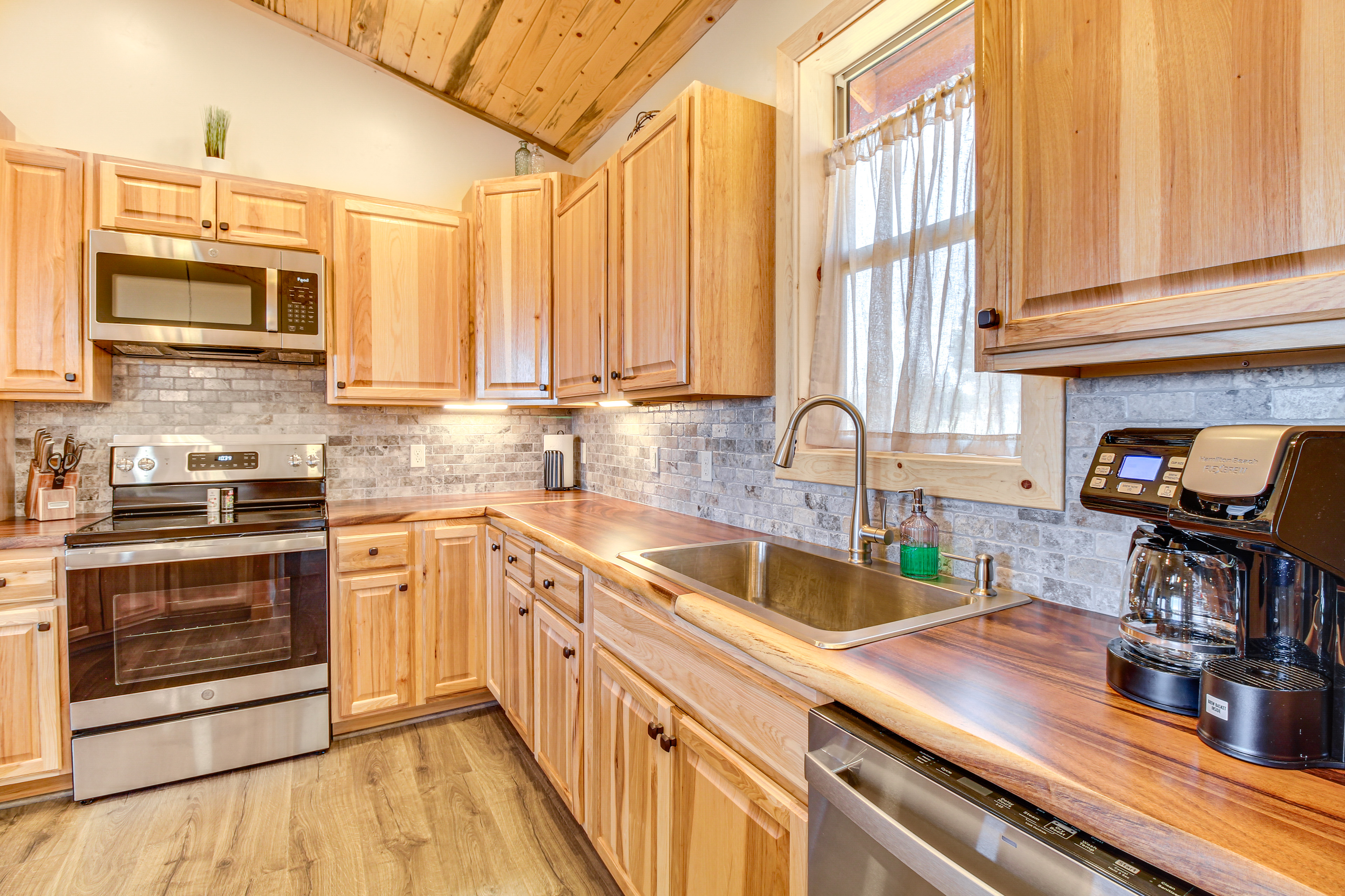 Hike + Snow Play! Overgaard Home w/ Fireplace