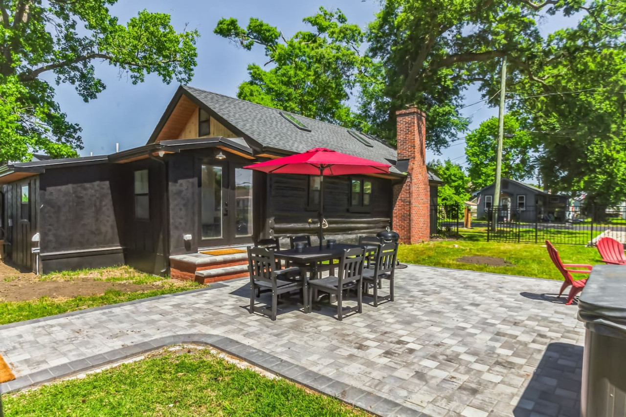 Modern Log Cabin at the beach with Hot Tub, Game Room and Fire Pit