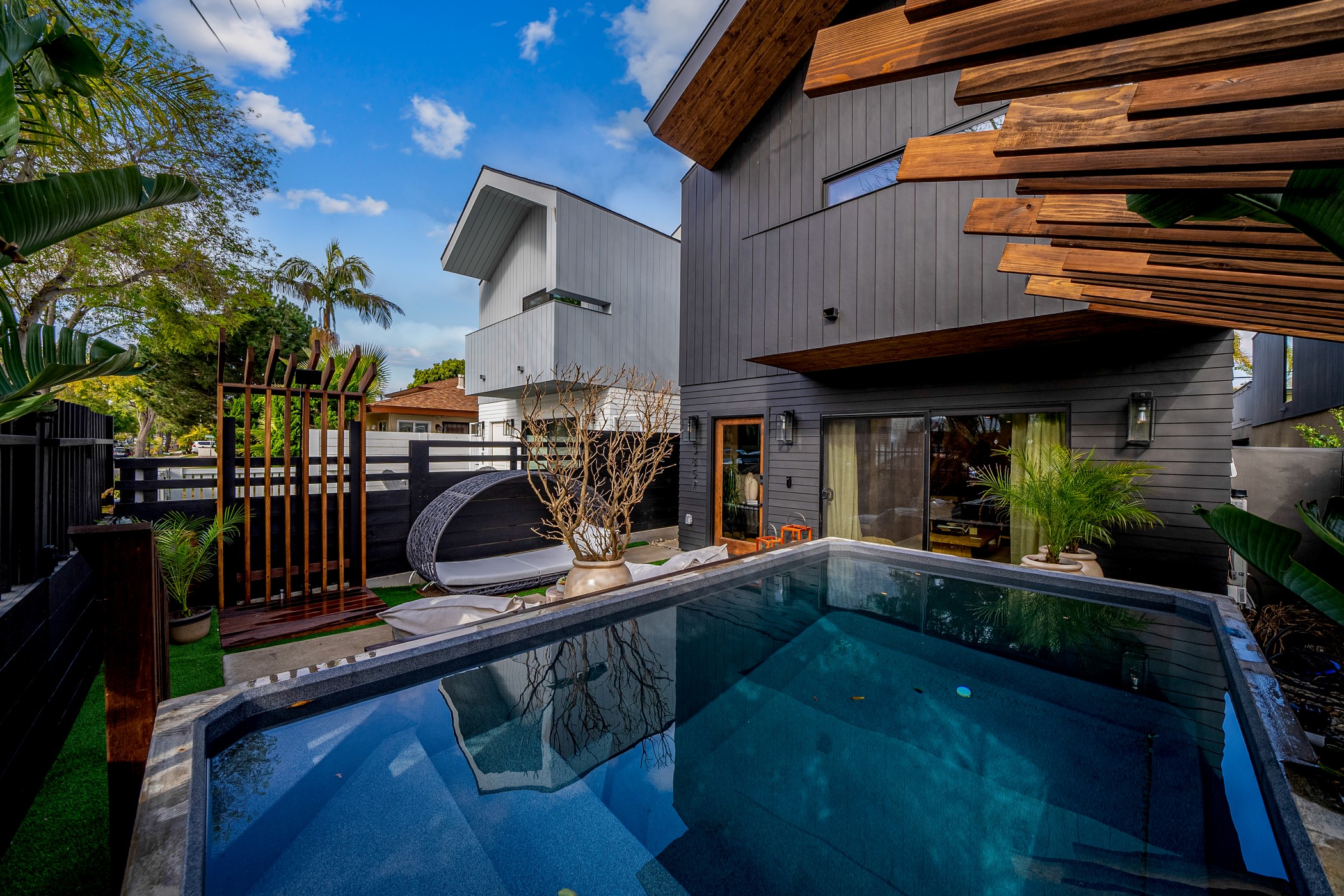 Plunge pool in the front yard