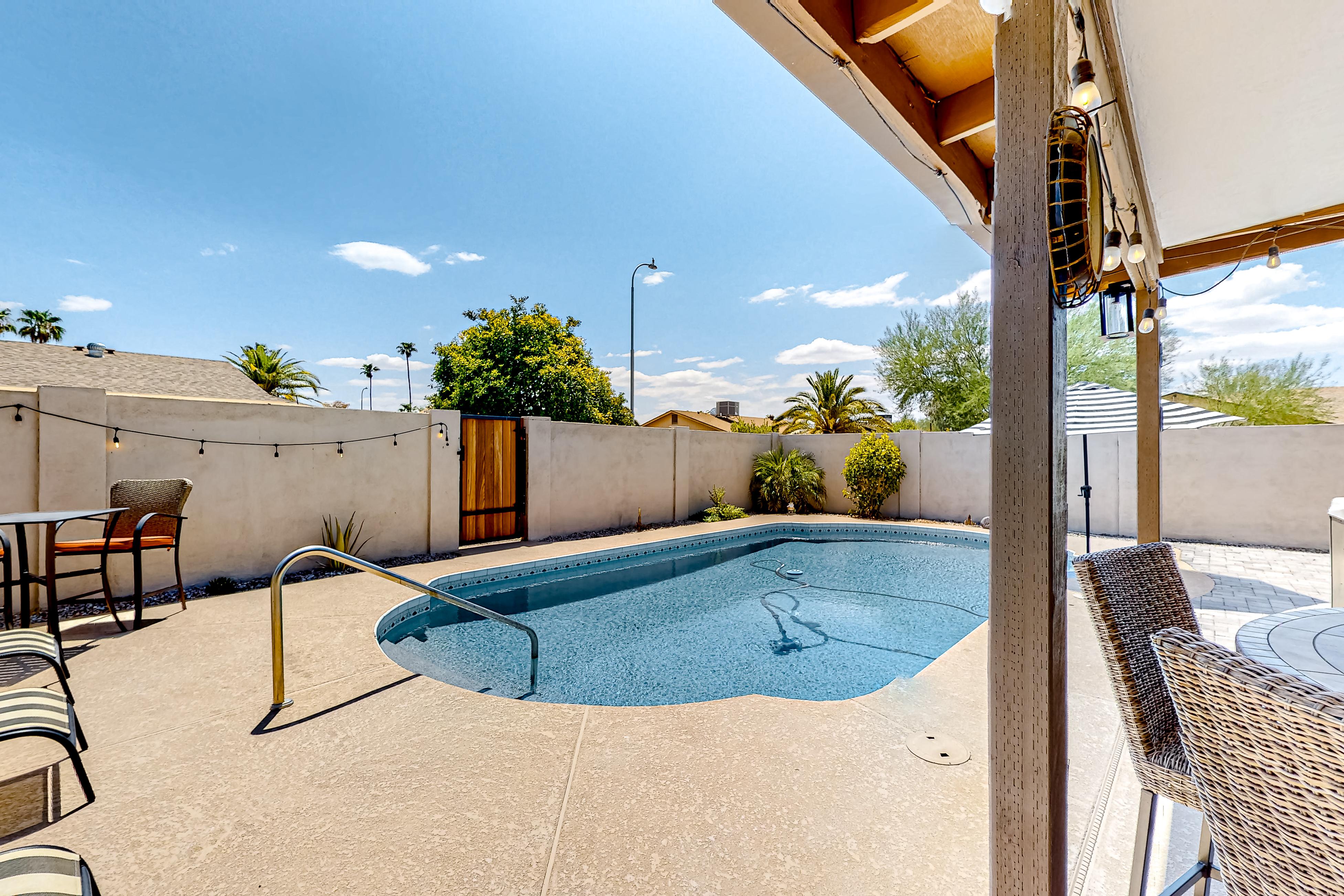 Property Image 2 - WeeCasa-Poolside Paradise