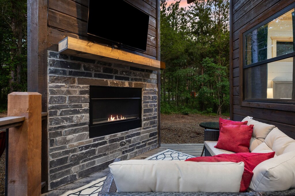 Outdoor patio with gas fireplace