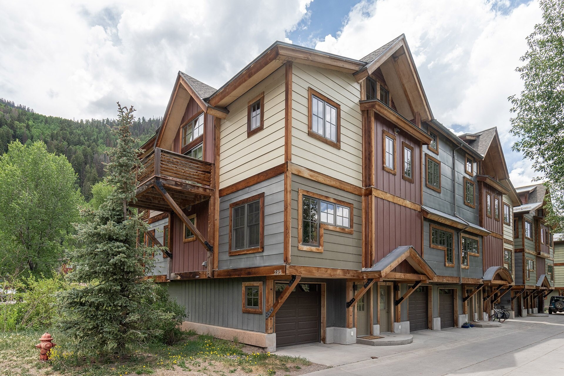 Riverfront, Trailside Family Townhome w/ Peak Views private balconies.