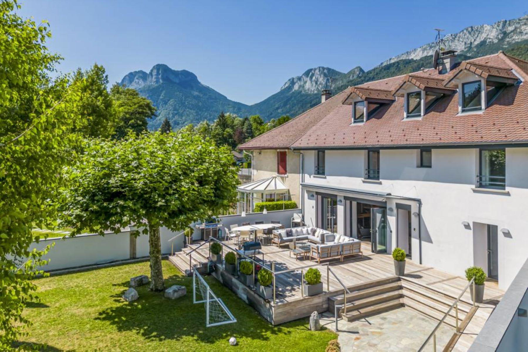 Historic House Just By The Shore Of Lake Annecy - Home Rental in Doussard