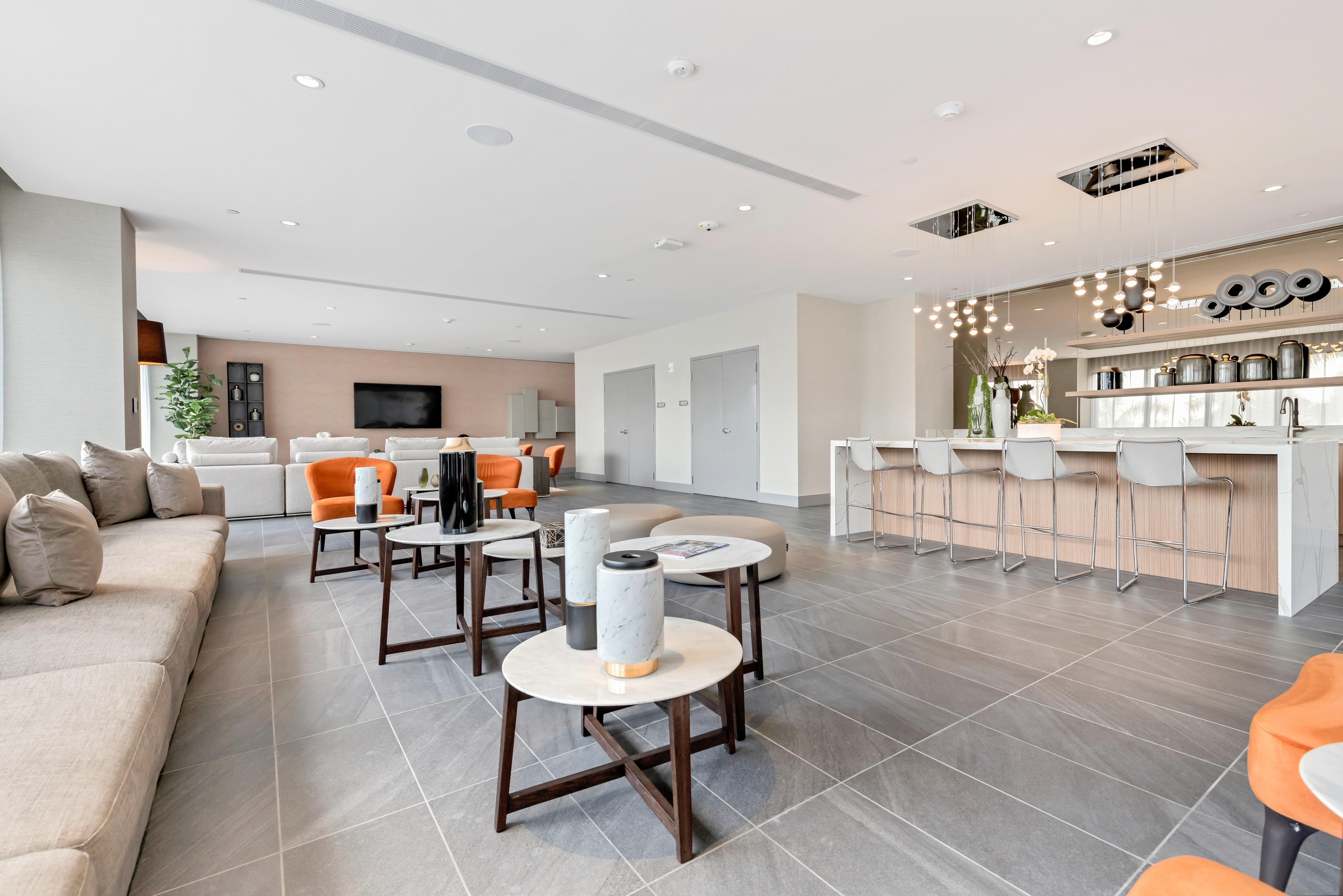 Elegant Doral Haven: Spacious Serenity