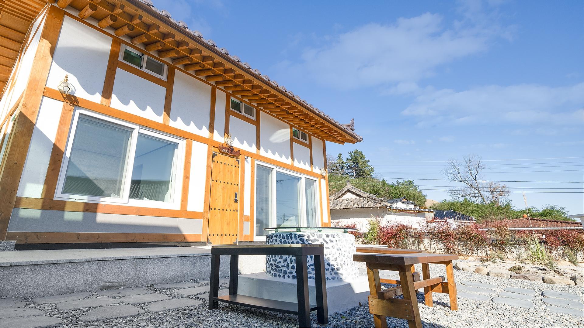 Property Image 2 - Gyeongju Nenugnam20 Hanok pension -  Poolvilla