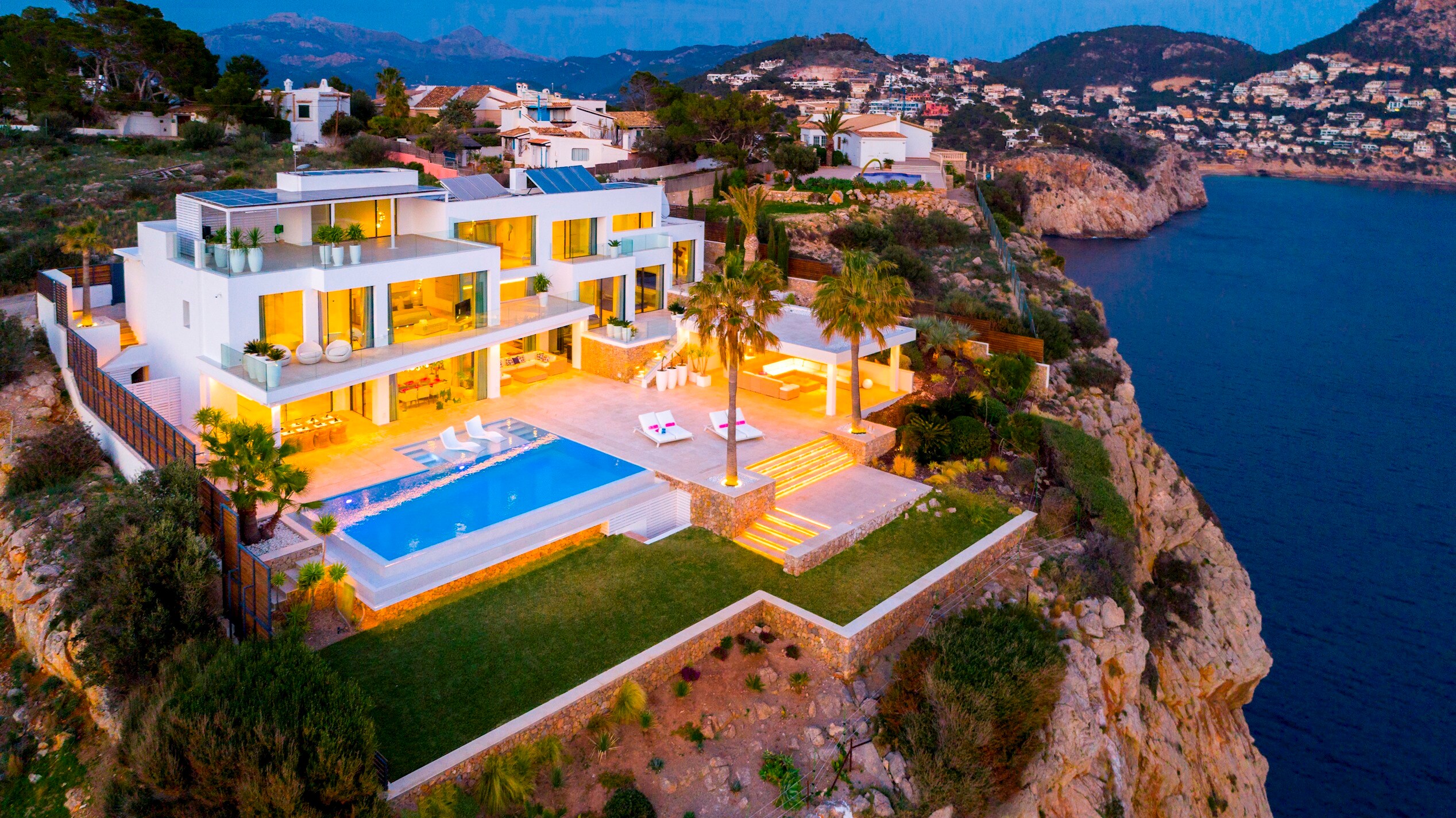 Villa Cliff. It is located in a cliff area with wonderful views of the sea.