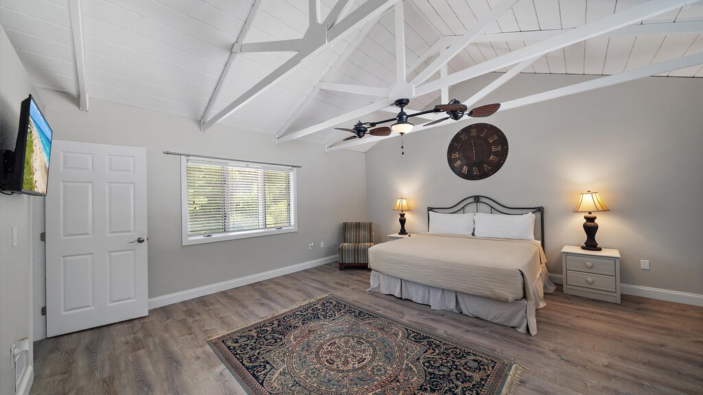 Primary Bedroom with Vaulted-ceiling, California King, and Ceiling Fans