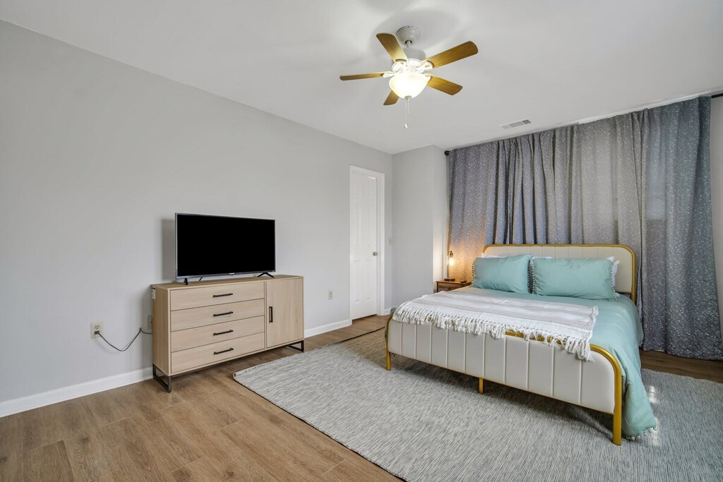 A view of the downstairs bedroom!