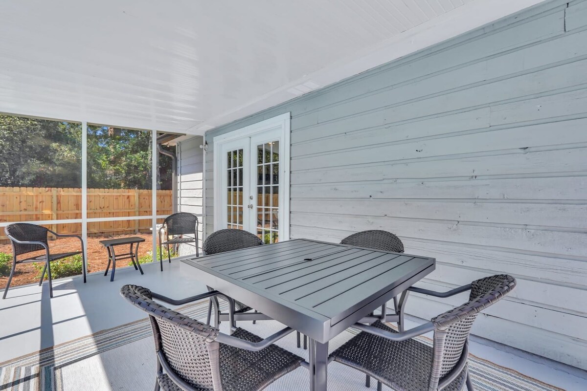 Southern Splash Retreat Poolside Paradise by GSU Southern Splash Retreat Poolside Paradise by GSU