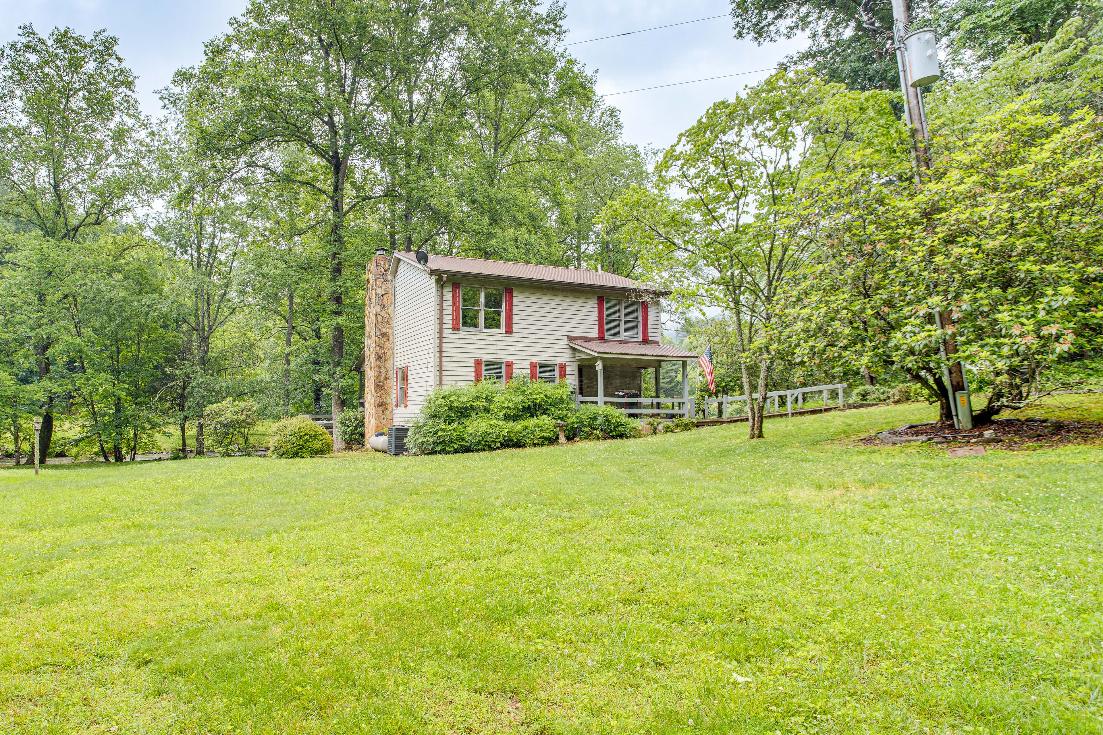 Property Image 2 - Suches Creekside Cottage w/ Deck & BBQ Grill!