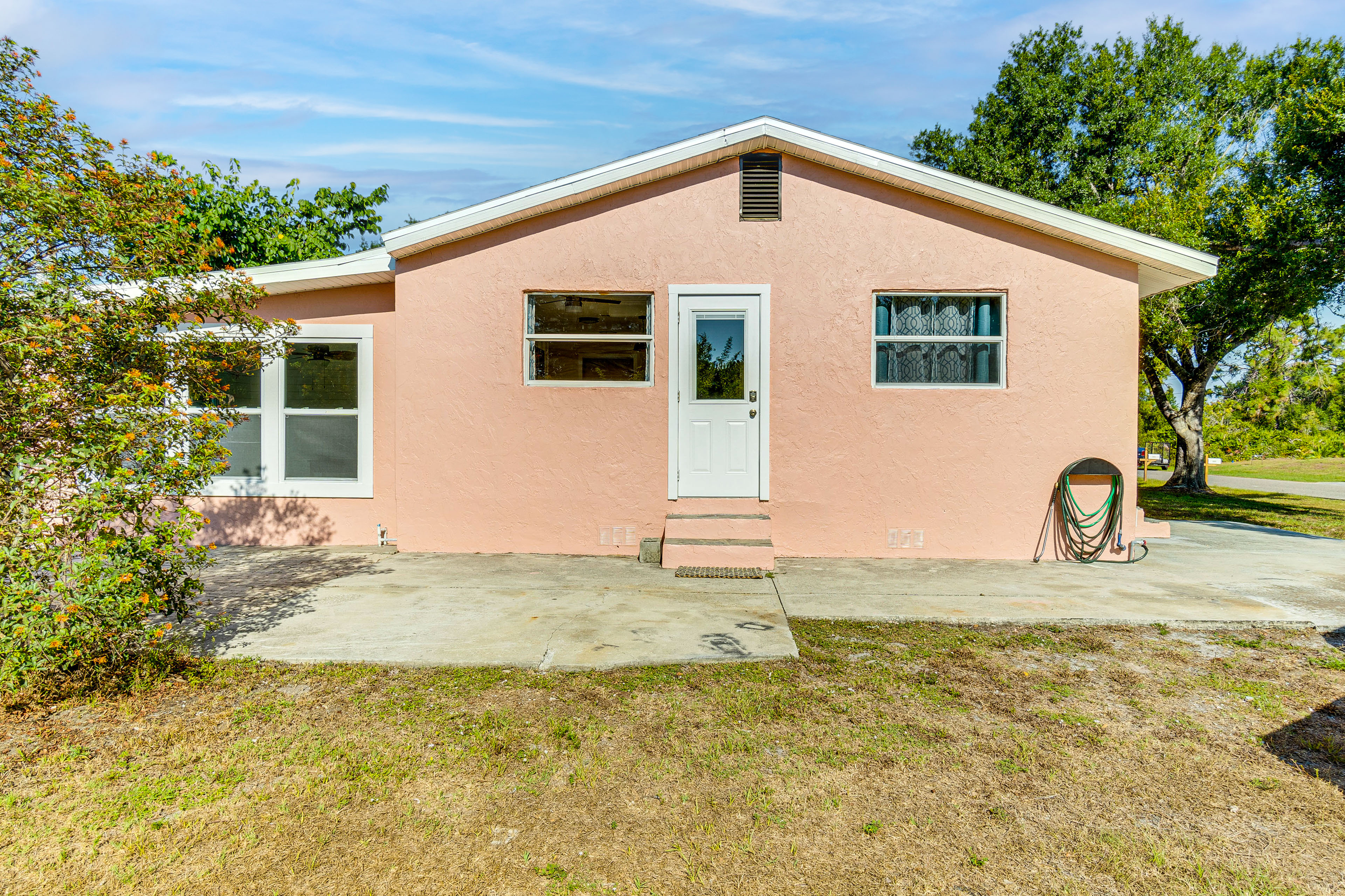 Chic Port Charlotte Home ~ 9 Mi to Englewood Beach