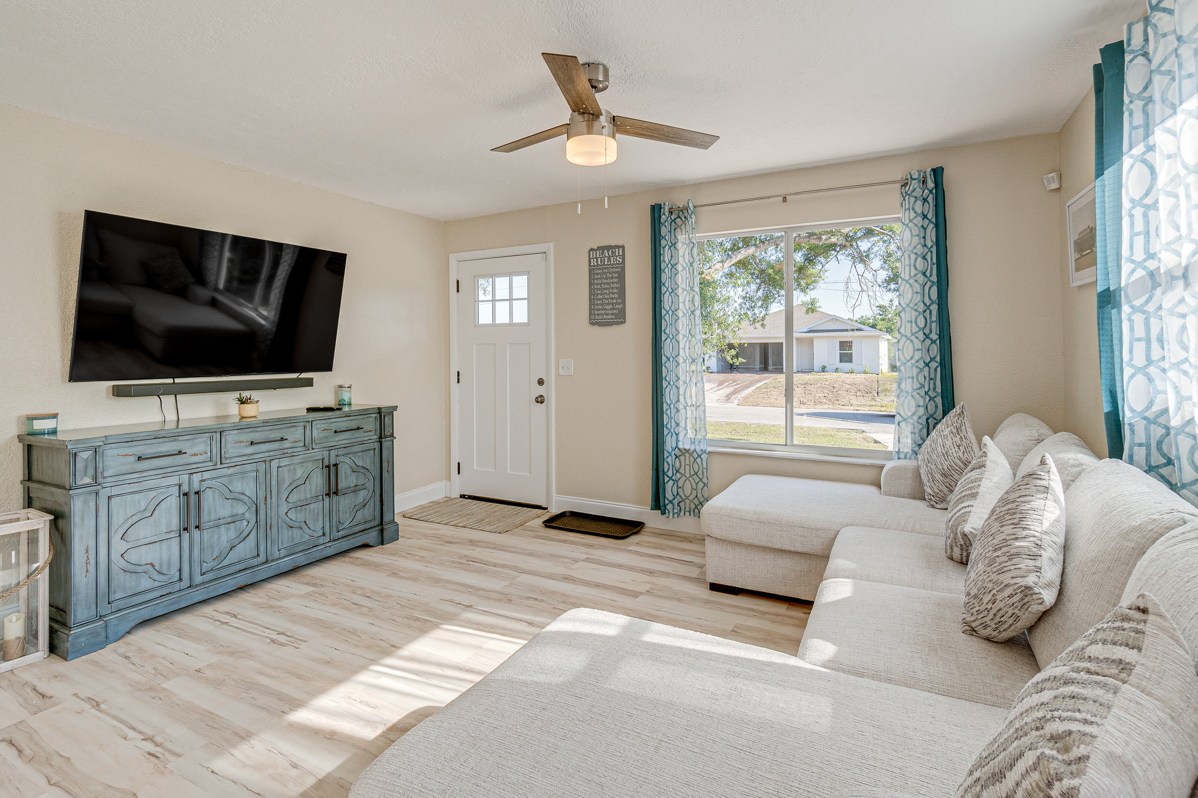 Chic Port Charlotte Home ~ 9 Mi to Englewood Beach