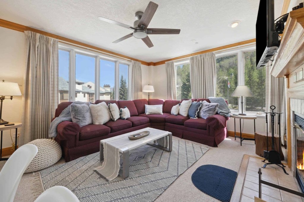 charter-l222-2032_53764523514_o