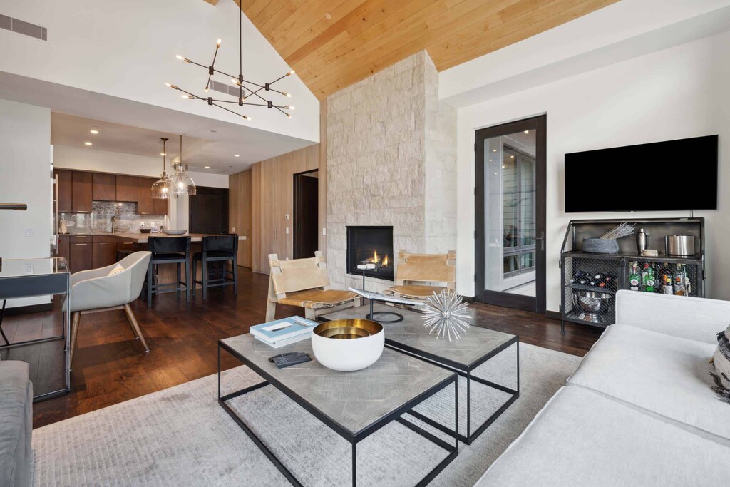 lion-e604-0208_54115766799_o