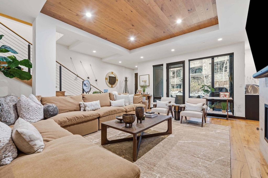 lion-w102-7969_54971998078_o