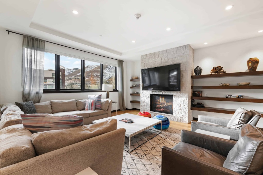 lion-w303-5267_53327769893_o