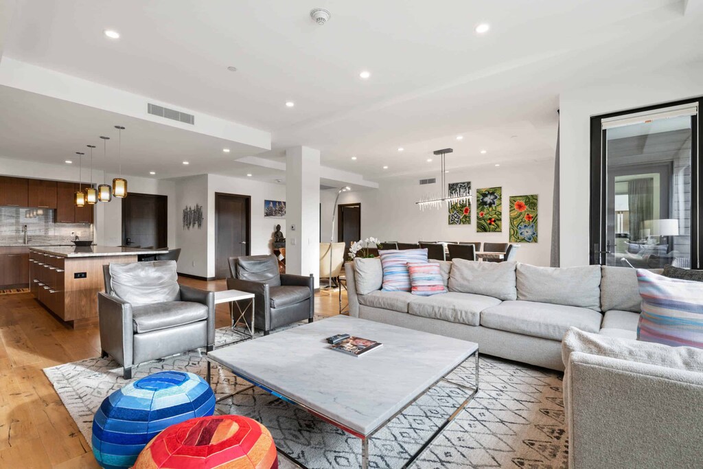 lion-w303-5282_53326676152_o