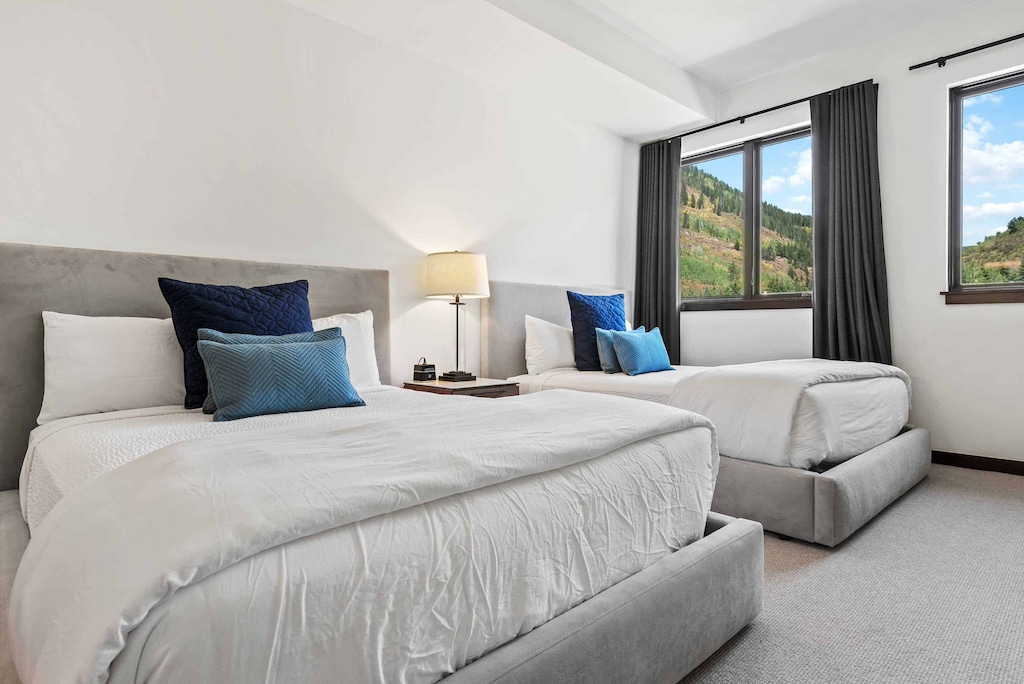 lion-604w-4162_51475034025_o