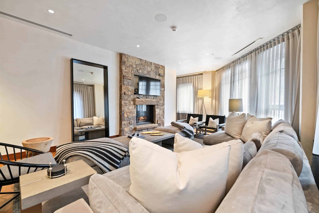 1683736428581-1115-0