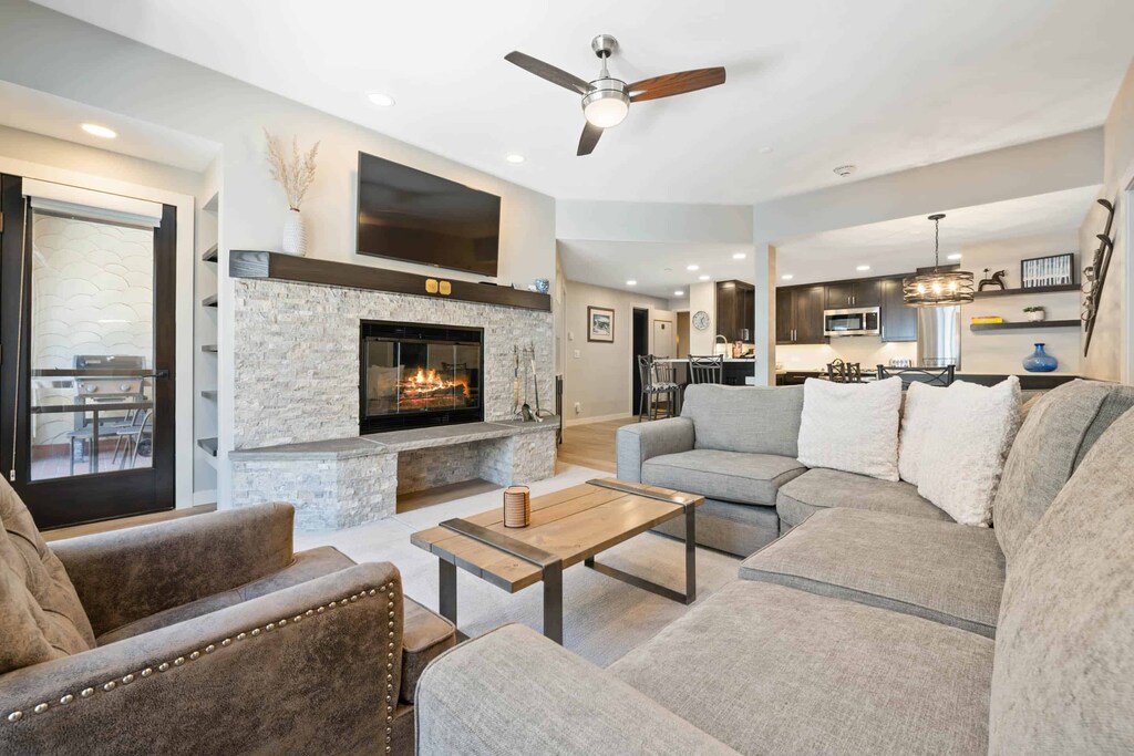 charter-1250-3251_52831050693_o