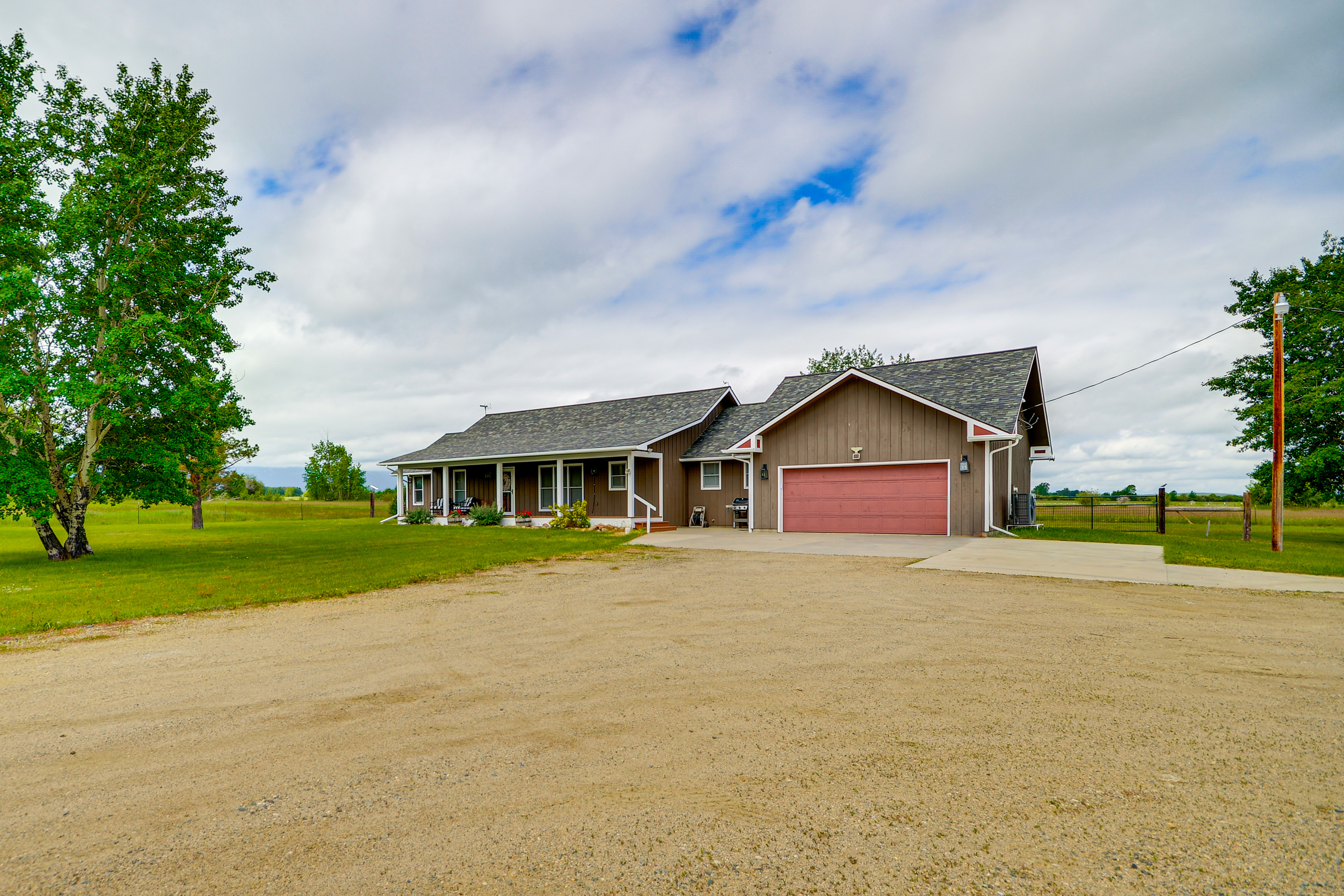 Lovely Roberts Home w/ Patio & Mountain Views!