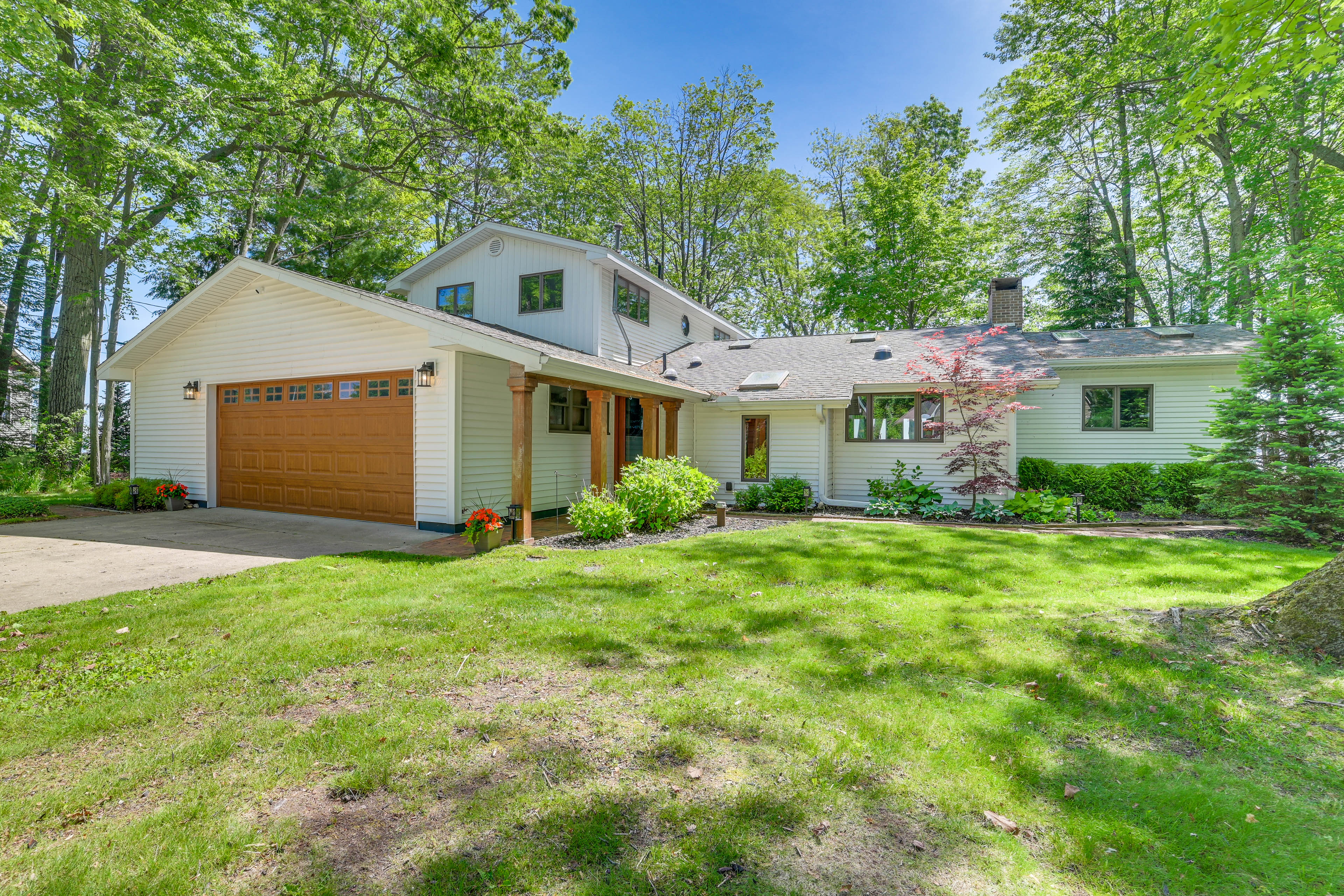 Property Image 2 - Lakefront Michigan Cottage w/ Grill, Dock & Kayaks