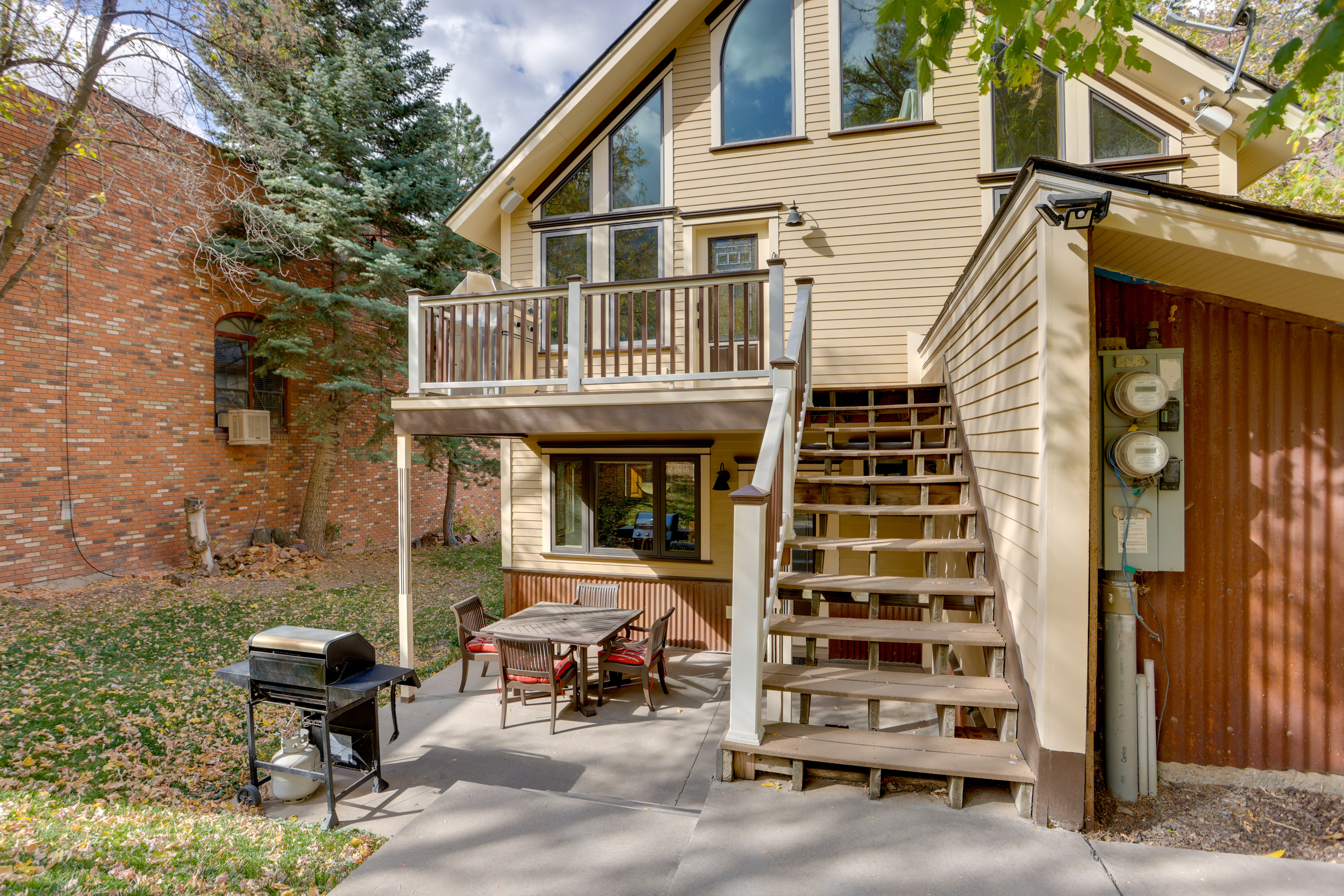 Patio & Mountain Views: Central Ouray Getaway!