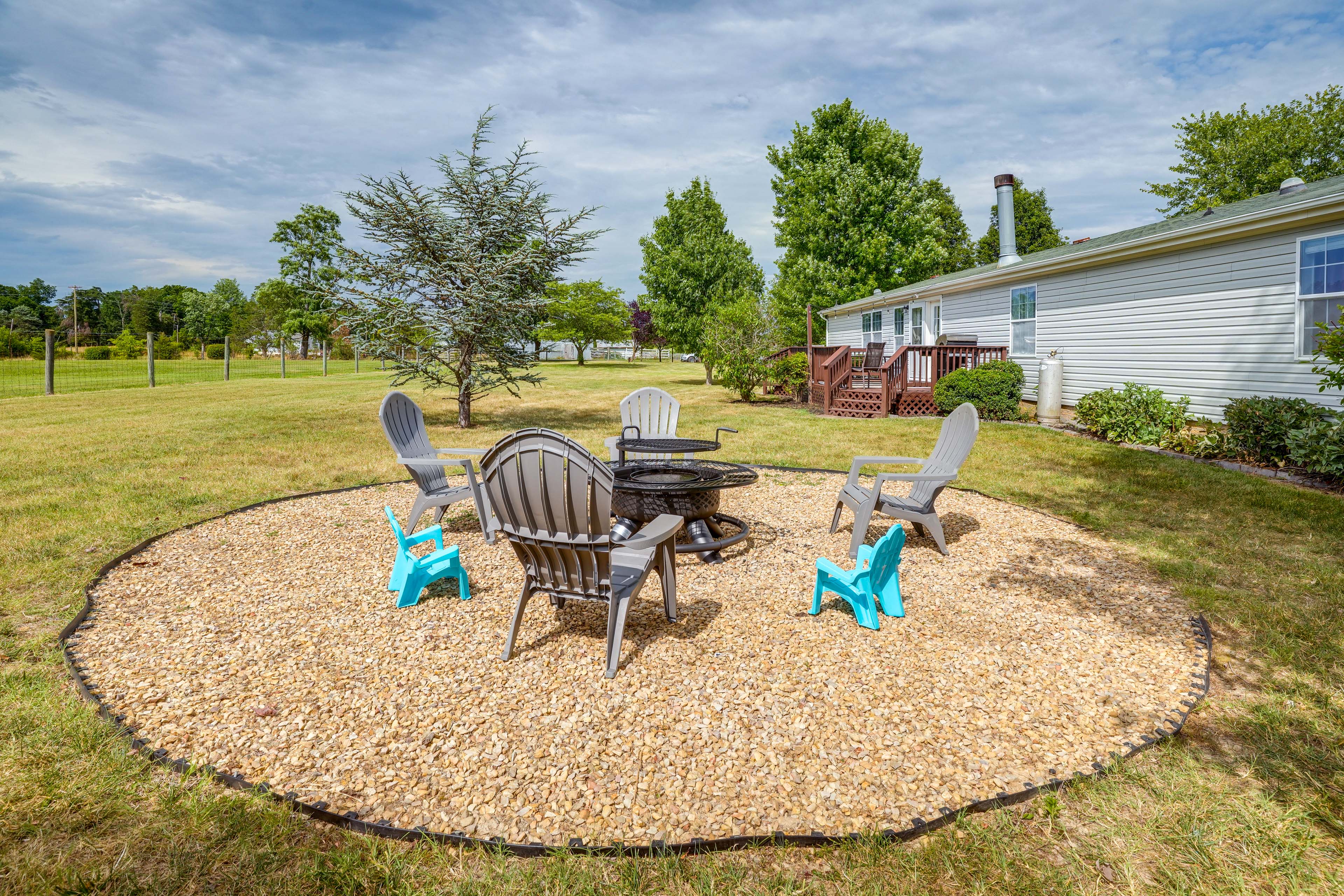 Property Image 2 - Pet-Friendly Virginia Cabin: 3 Mi to Luray Caverns