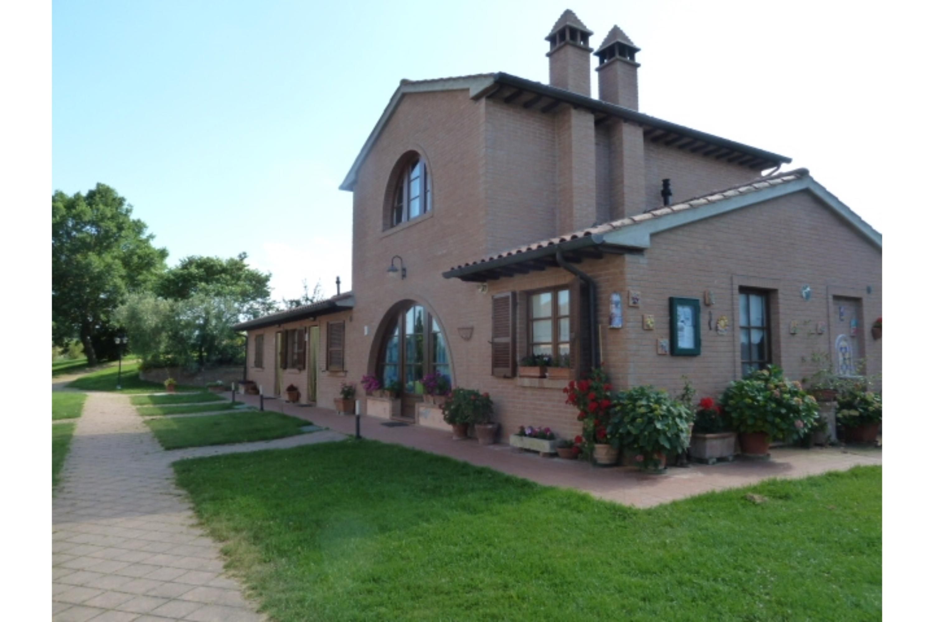 Laurel apt with shared pool