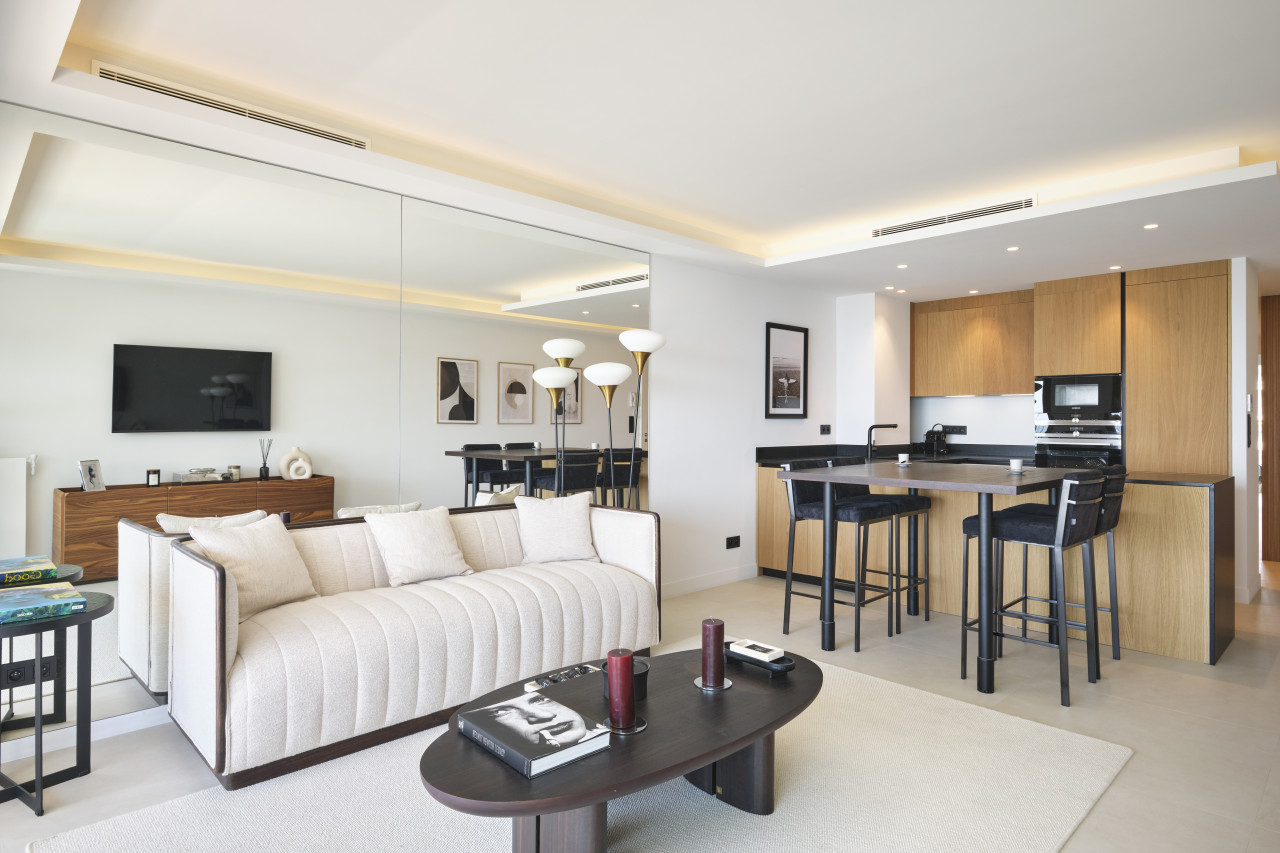 Property Image 1 - Modern 2 bedroom apartment on a prestigious Croisette residence