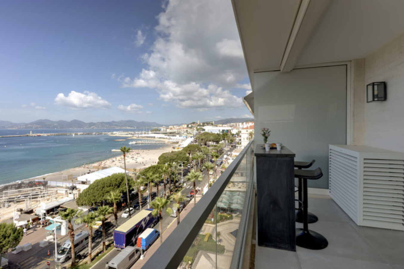 Luxurious apartment with a sea view in Cannes