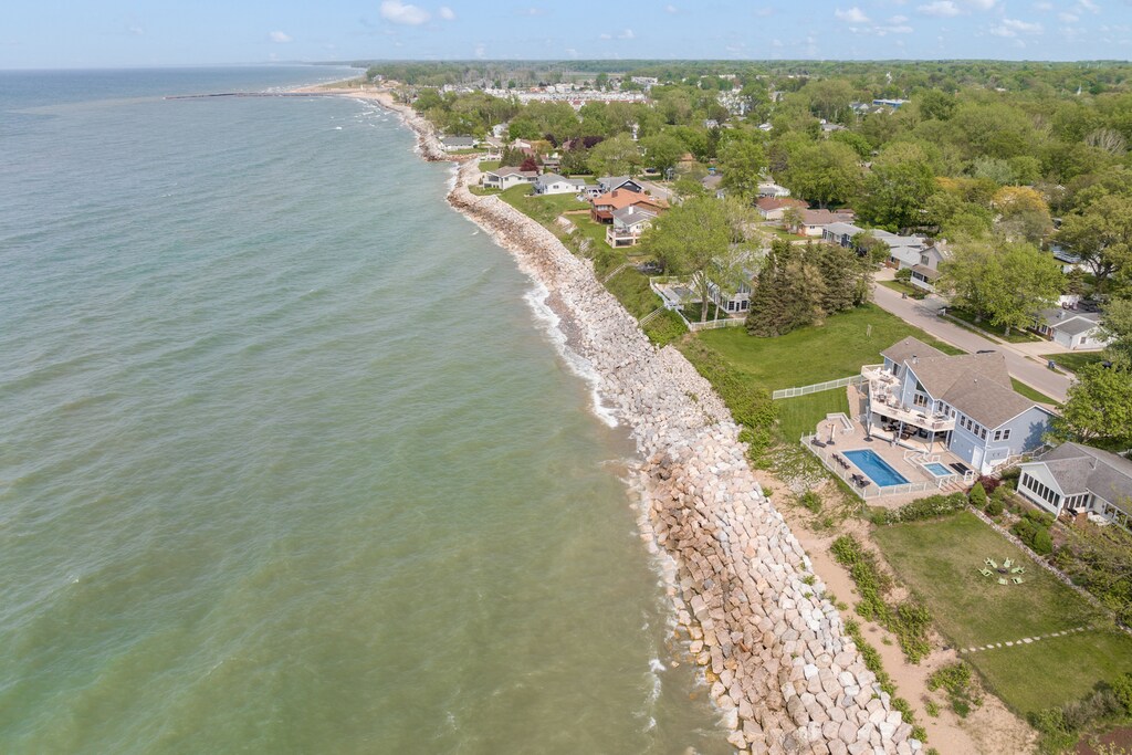 Please note there is no lake swimming or beach at Coastal Escape.