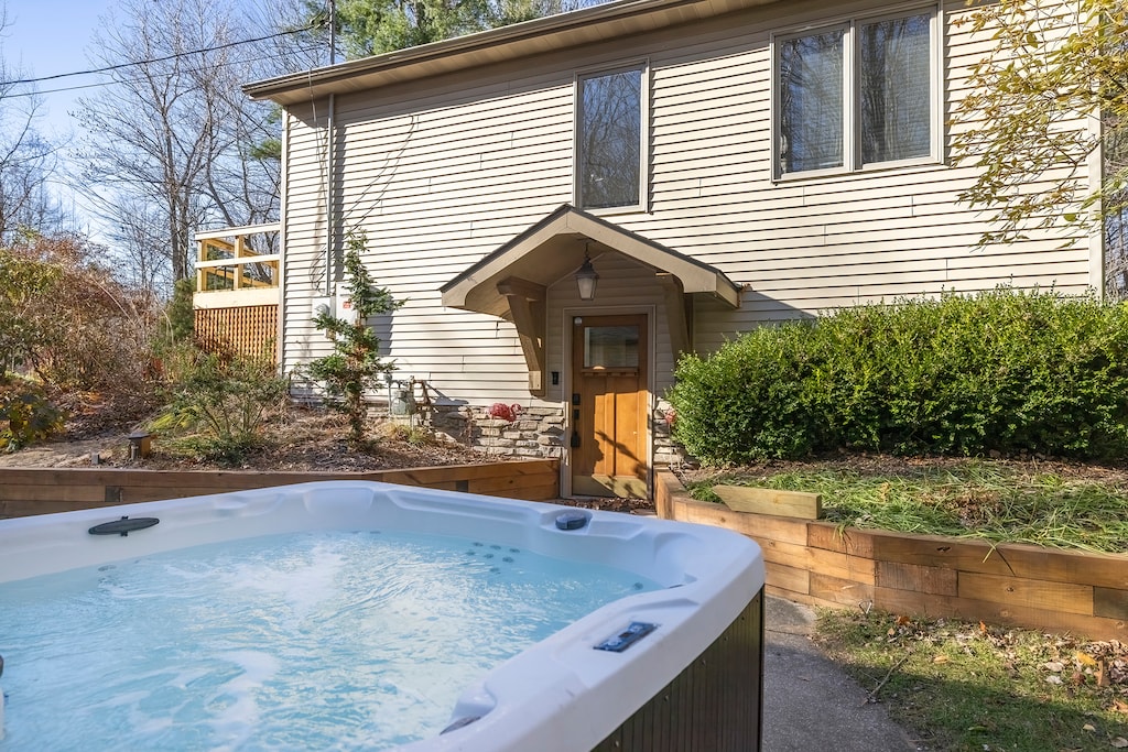 Unwind in the warm hot tub overlooking peaceful woodlands at The Coyote.