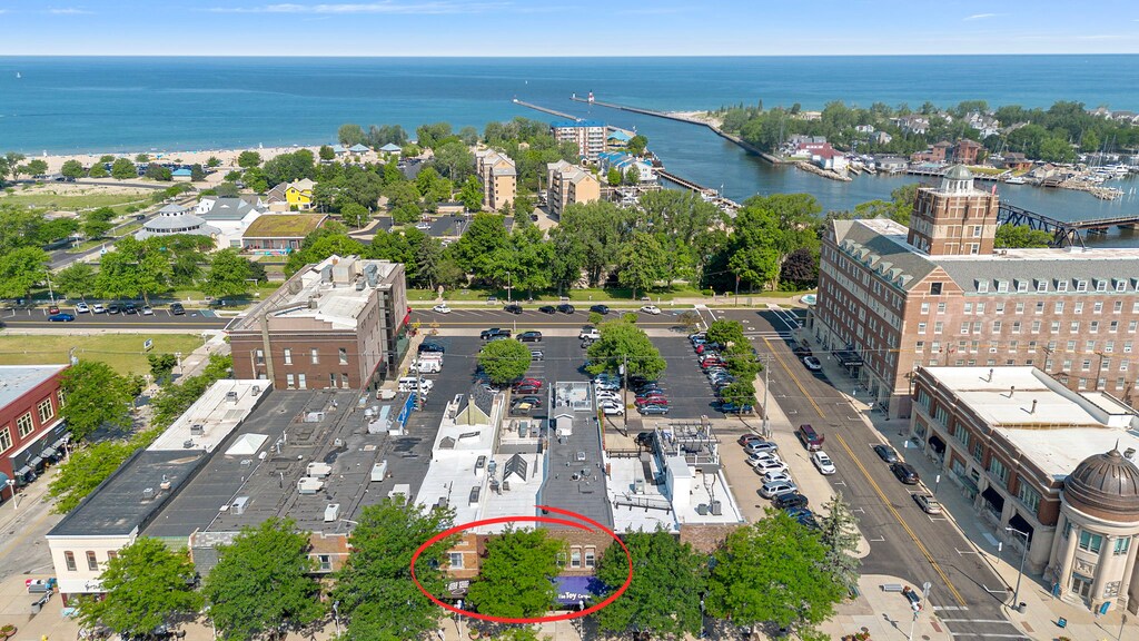 Urban vibes mixed with serene waters - the perfect city blend.