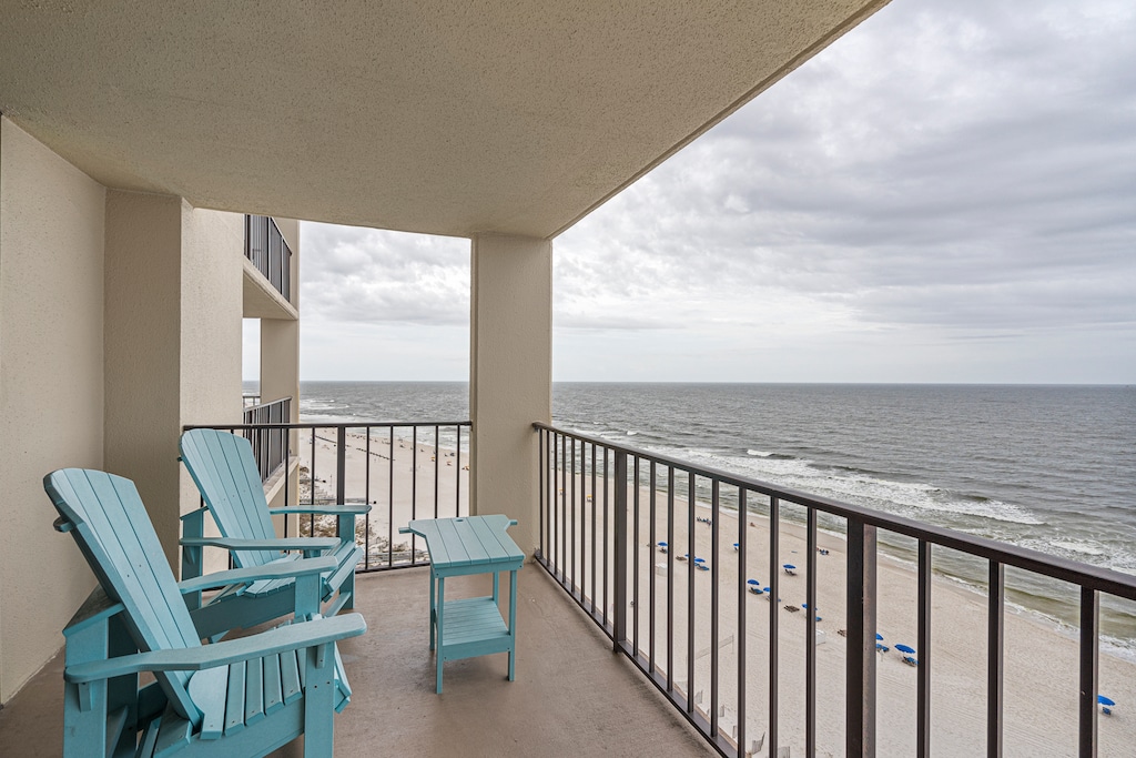 Phoenix III 3124 balcony