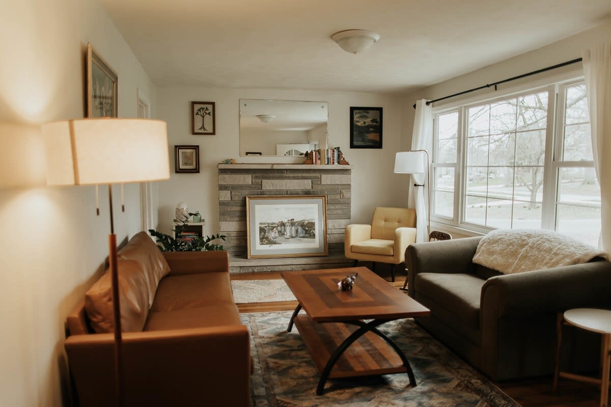 Discover pure bliss in this enchanting living room, where cozy meets elegance in perfect harmony. Every detail has been lovingly curated to create a haven of relaxation and joy. Discover pure bliss in this enchanting living room, where cozy meets elegance in perfect harmony. Every detail has been lovingly curated to create a haven of relaxation and joy.