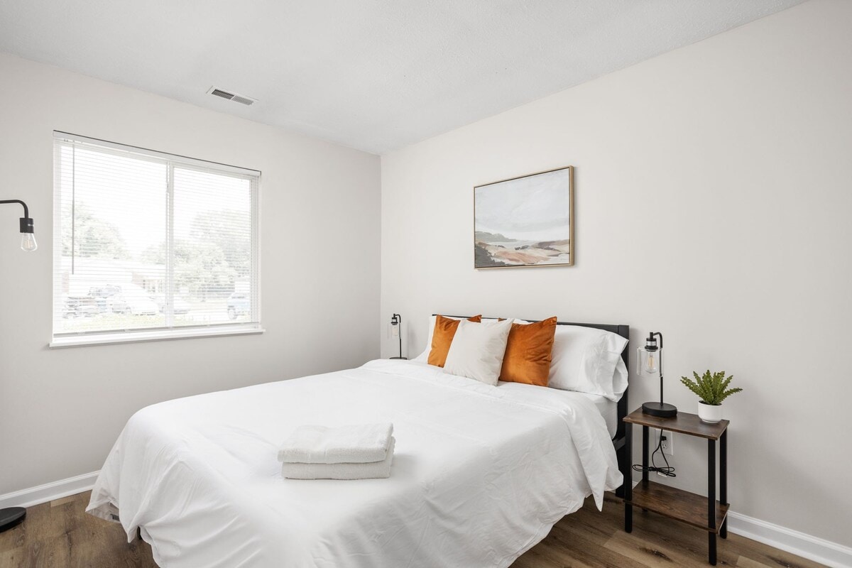 We've taken extra care to create a cozy and comfortable space for you. The bed is adorned with soft, foamy pillows and fresh, clean linens and have a restful sleep in our carefully designed bedroom. We've taken extra care to create a cozy and comfortable space for you. The bed is adorned with soft, foamy pillows and fresh, clean linens and have a restful sleep in our carefully designed bedroom.