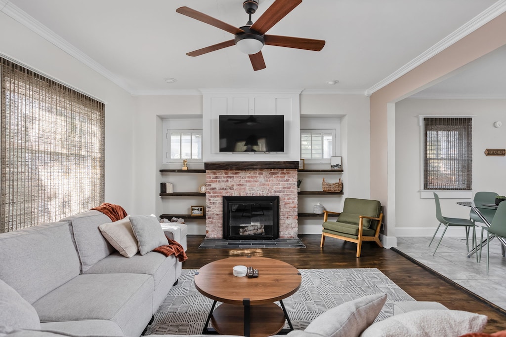 Living Room: Enjoy vibrant afternoons in a stylish space with a warm ambiance and inviting decor!