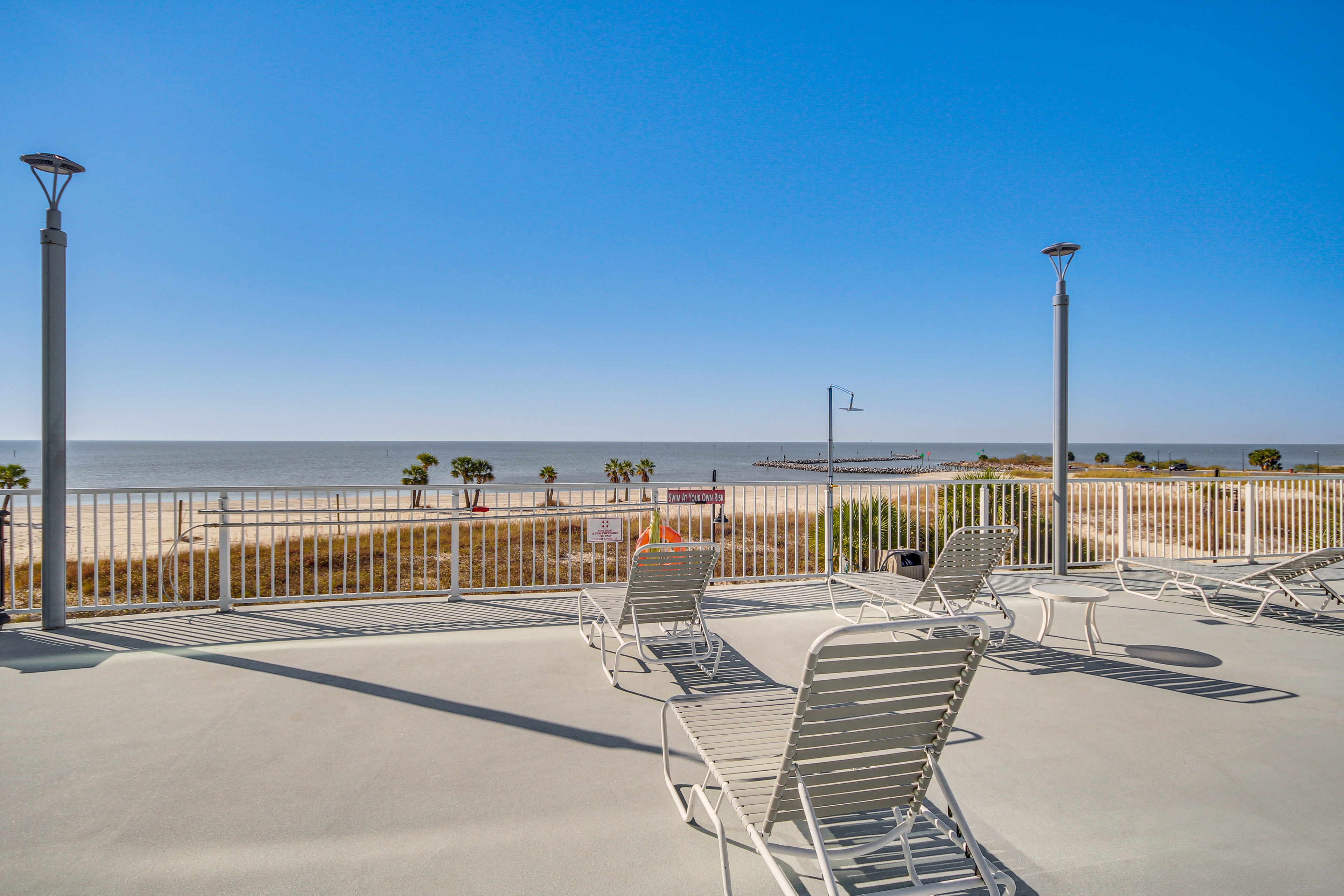 Beachfront Condo w/ Pool Access in Biloxi!