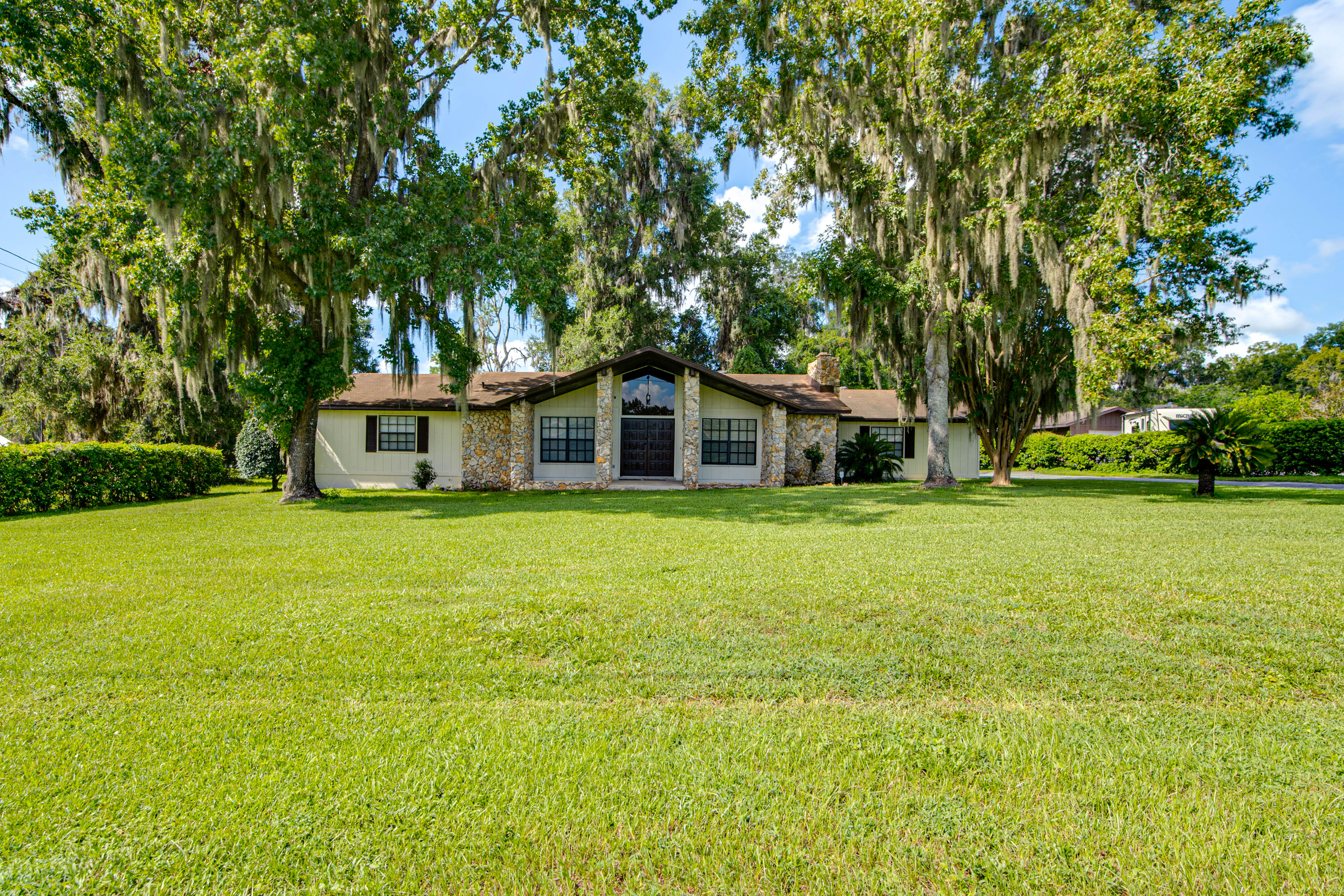 8 Mi to World Equestrian Center: Walkable Getaway
